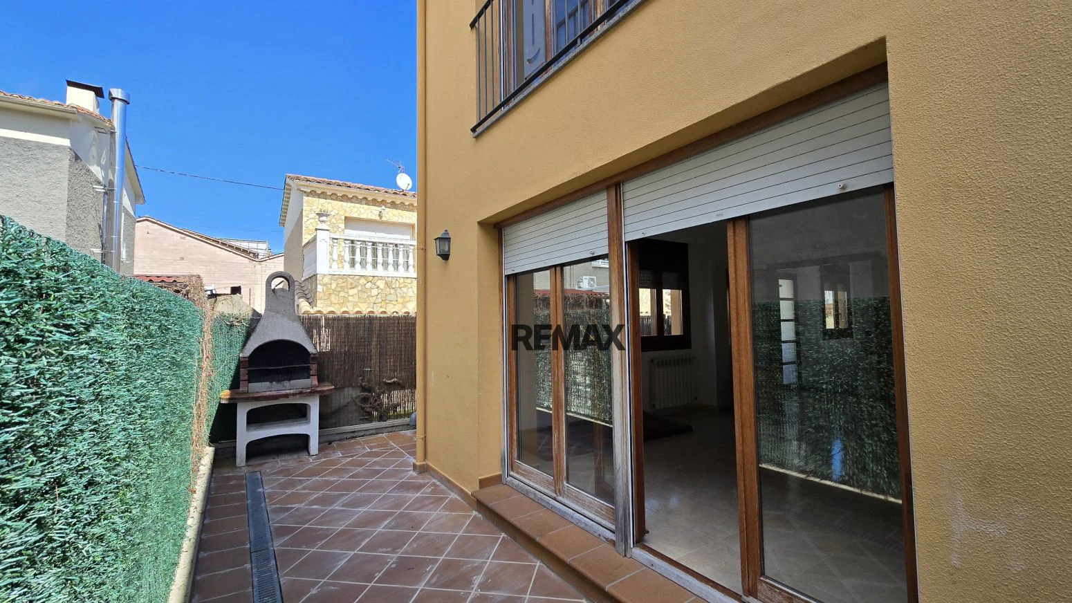 Casa pareada en Olot con 3 habitaciones, garaje y jardín