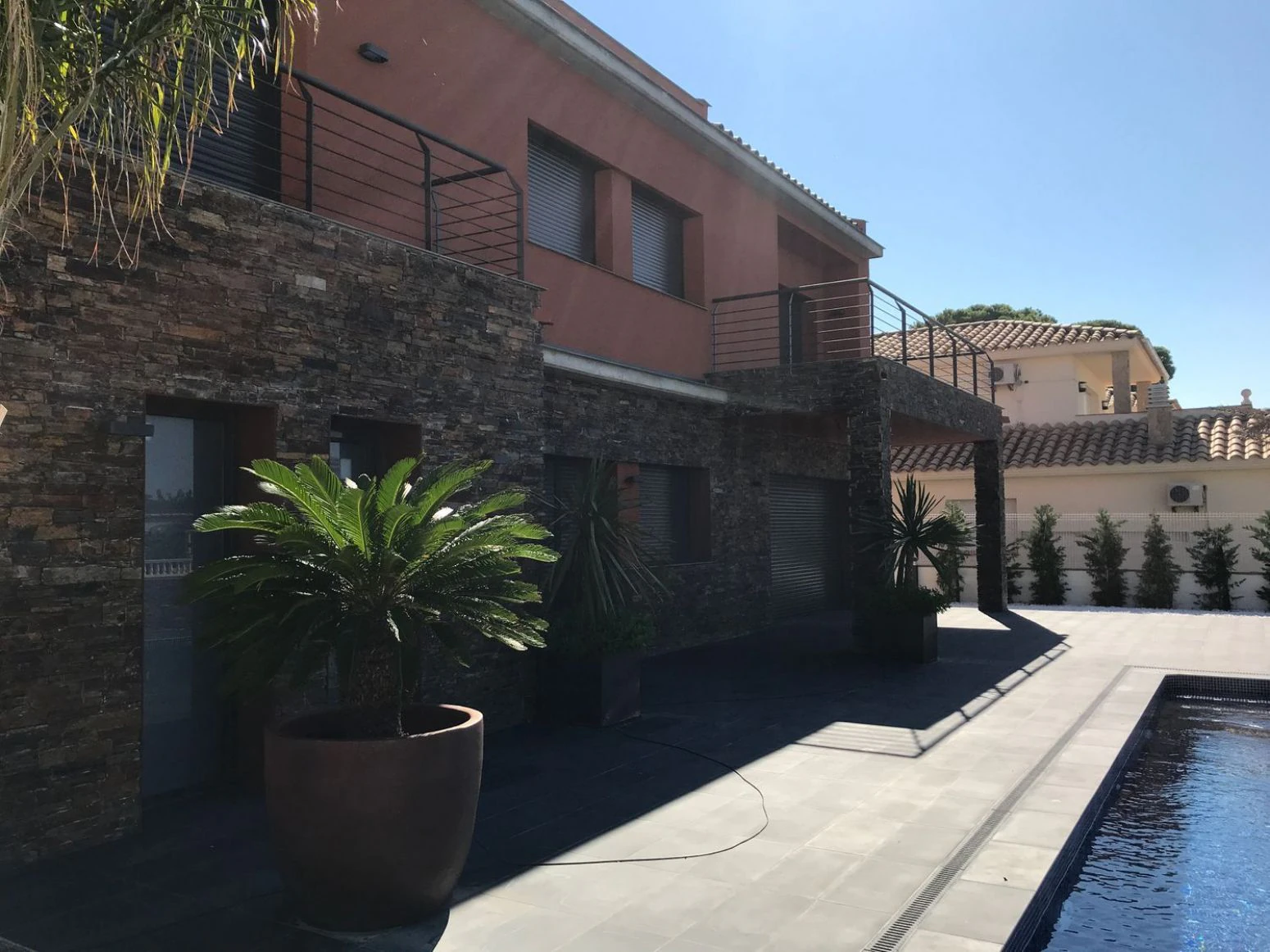 Villa al canal con 20 metros de amarre para catamaran