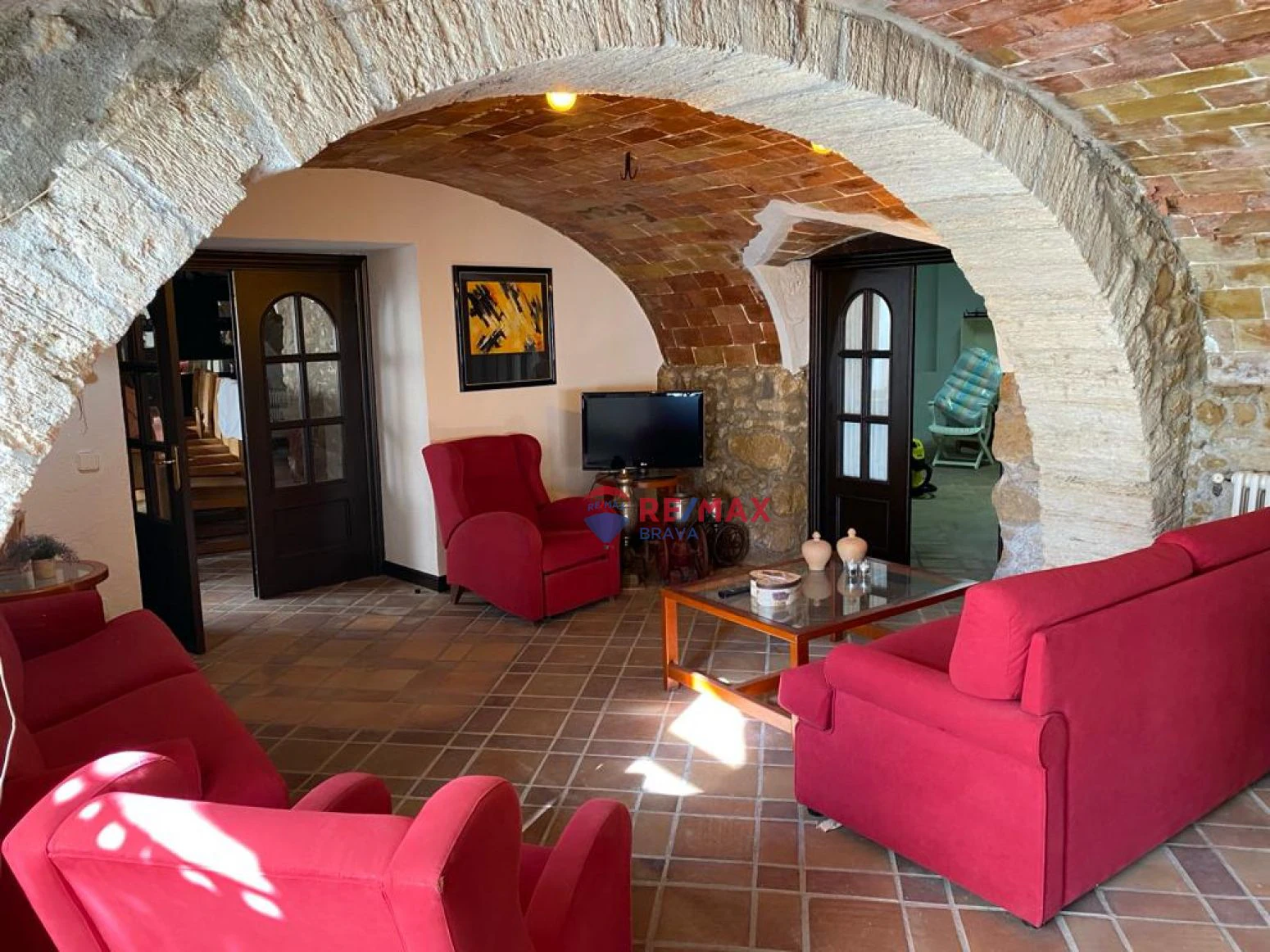 Casa de diseño antiguo en el centro del Pla de l´Estany