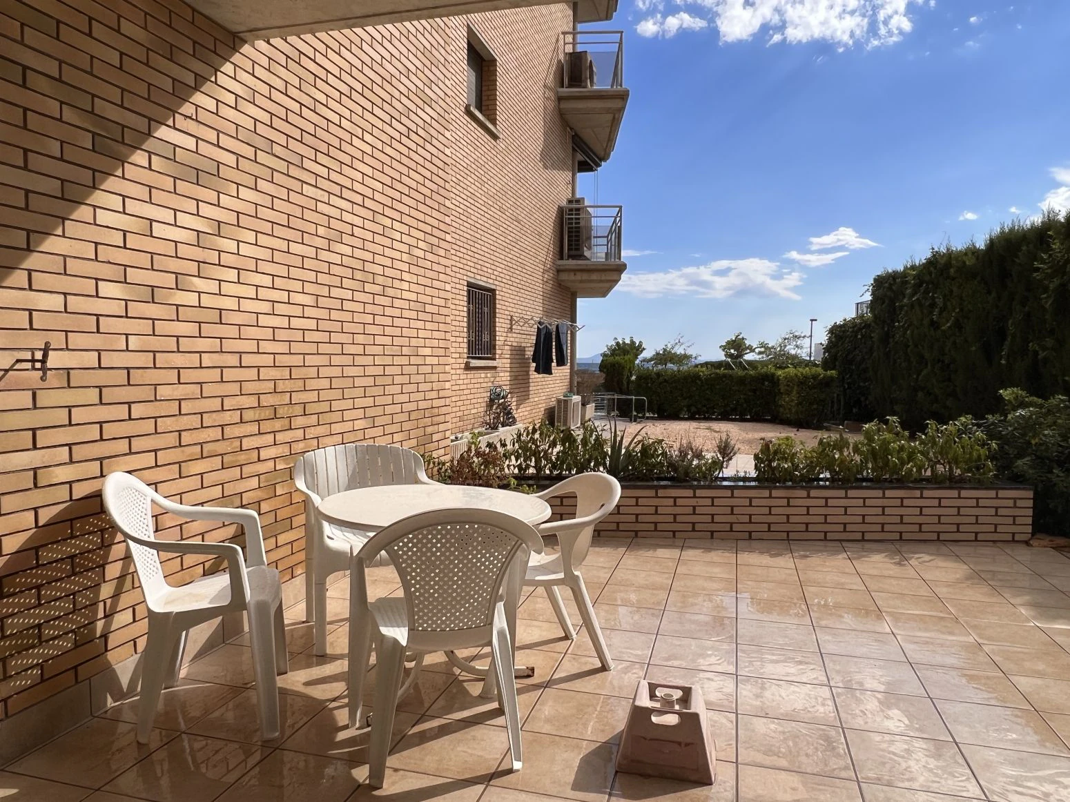Precioso apartamento planta baja en Salatar, Roses, con una