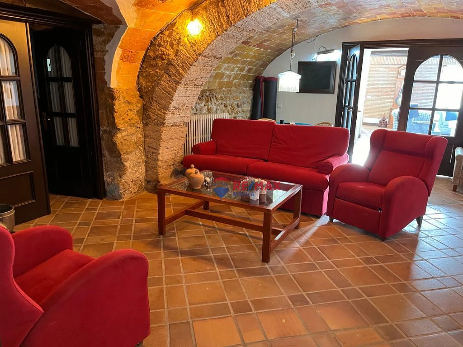 Casa de diseño antiguo en el centro del Pla de l´Estany