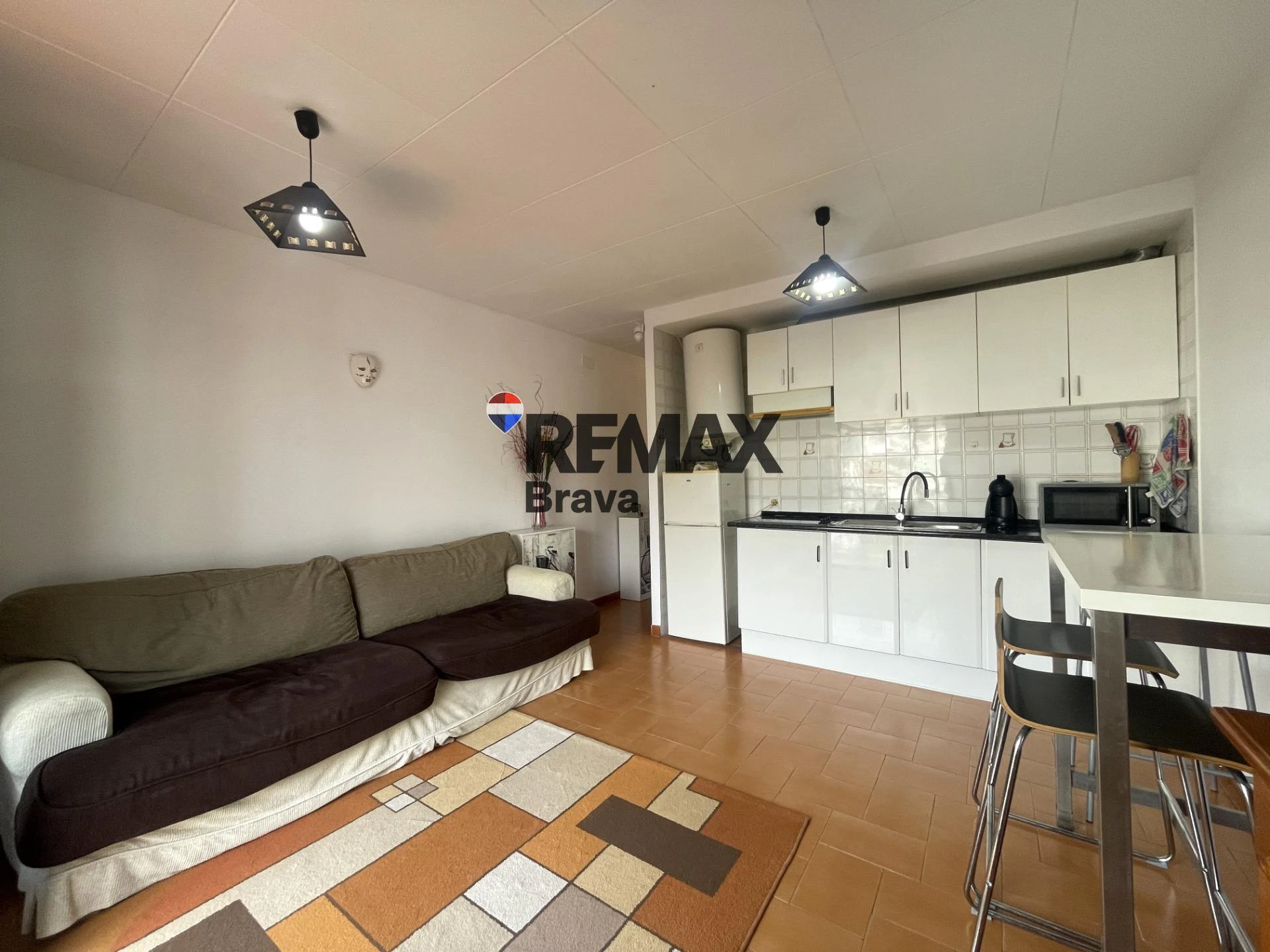 Luminoso apartamento con vistas al canal en Empuriabrava