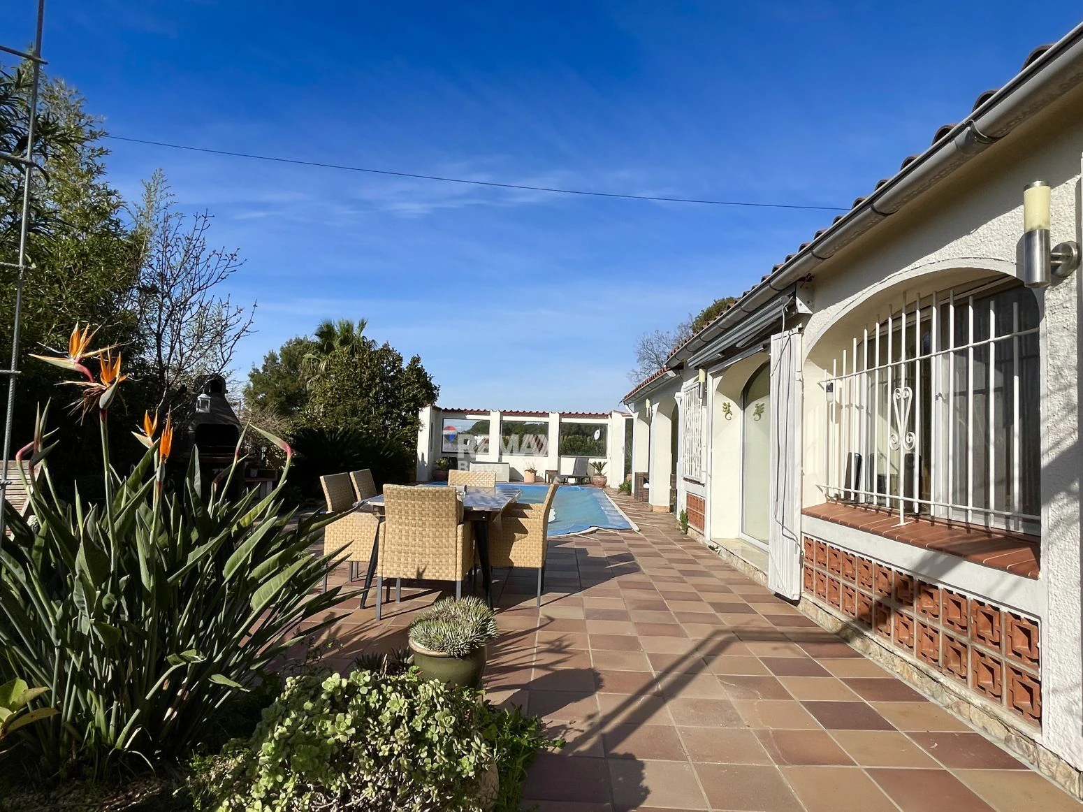 Villa de planta baja con piscina privada y gran rentabilidad en Roses