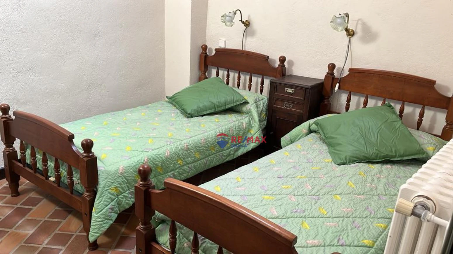 Casa de diseño antiguo en el centro del Pla de l´Estany