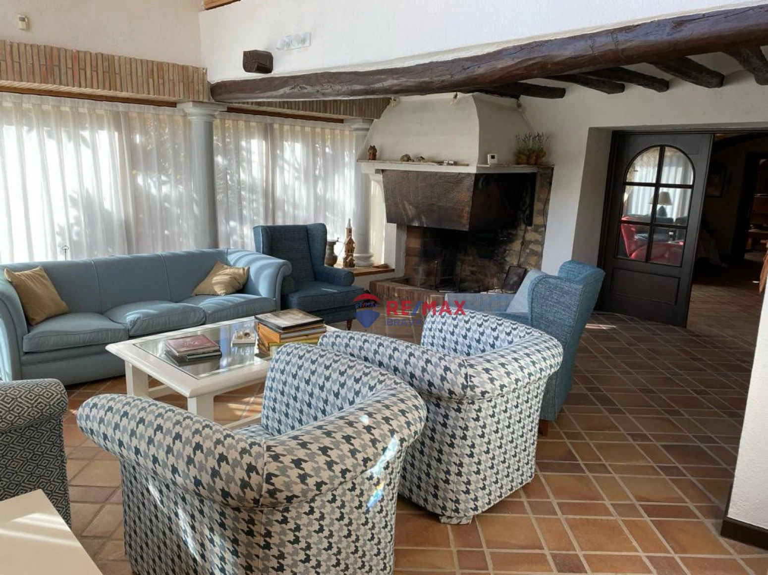 Casa de diseño antiguo en el centro del Pla de l´Estany