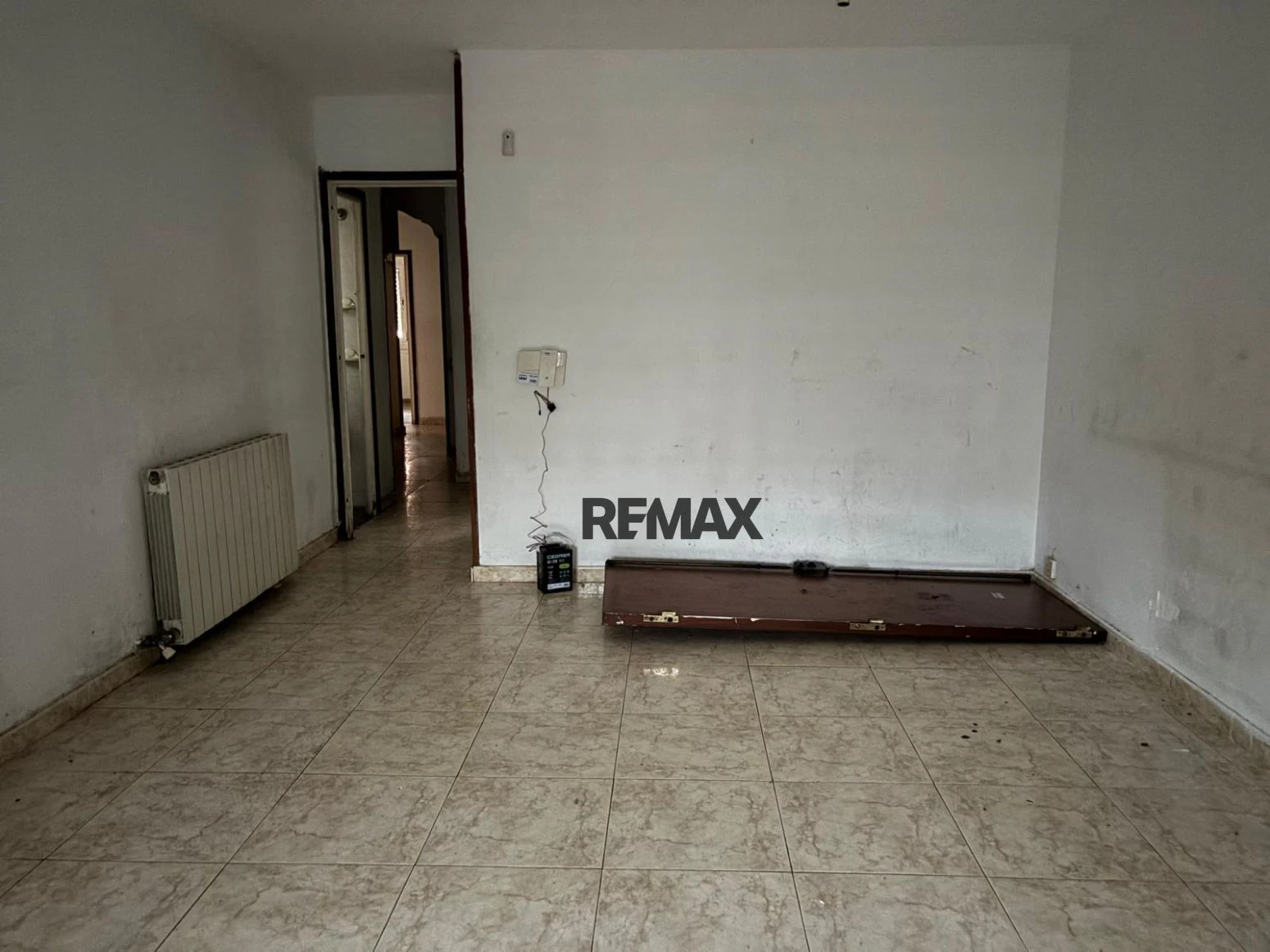 Amplio piso de 4 habitaciones para reformar en Sant Narcís, Girona