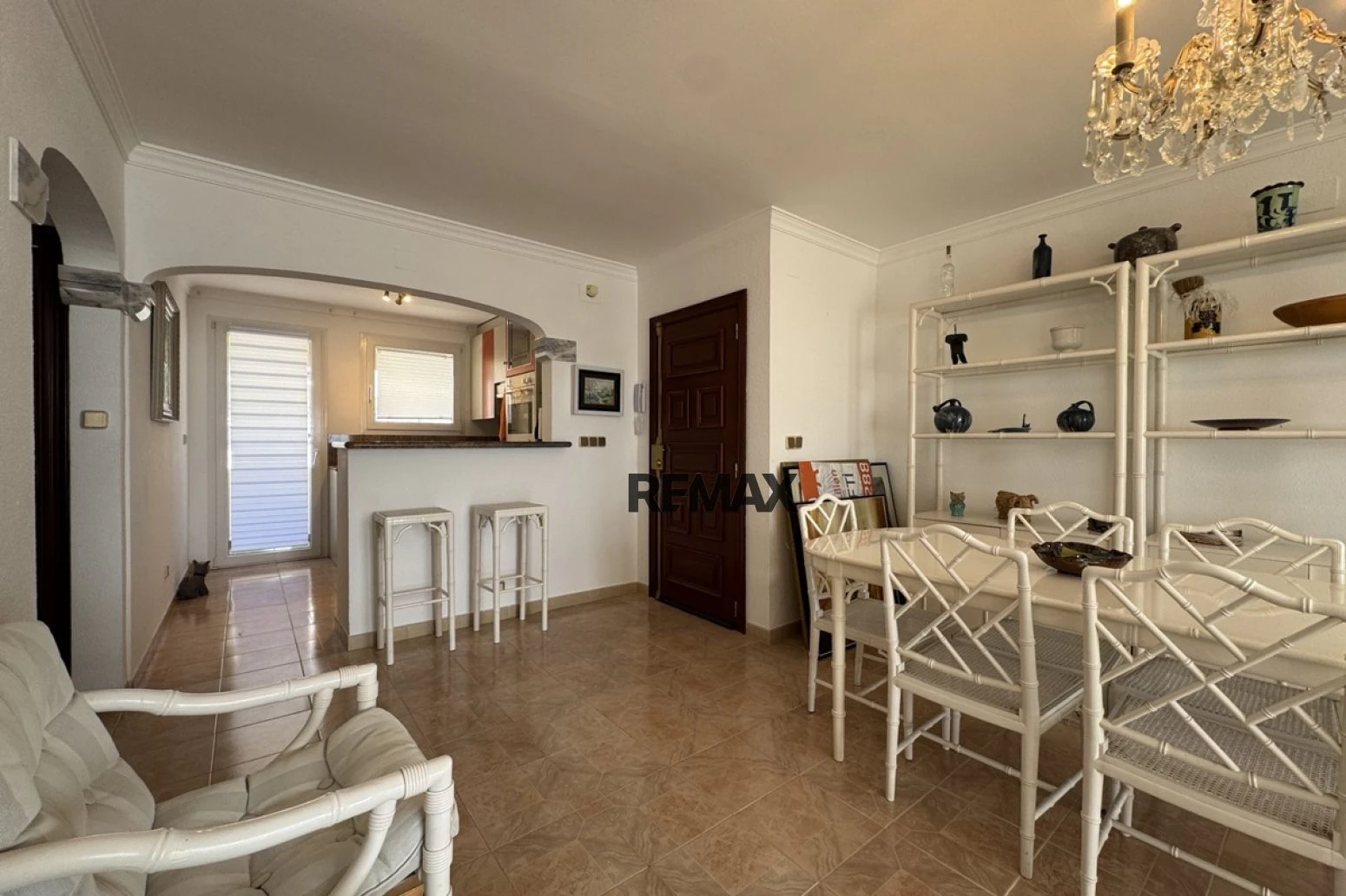 Magnífico apartamento con vistas al Mediterráneo, terraza y parking junto a la playa de Canyelles