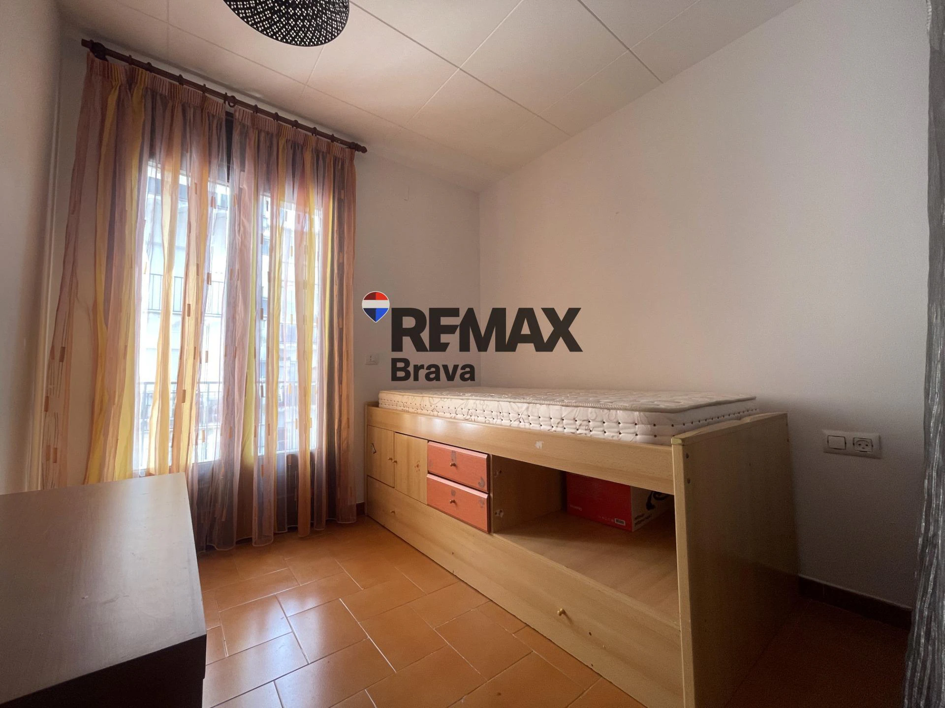 Luminoso apartamento con vistas al canal en Empuriabrava
