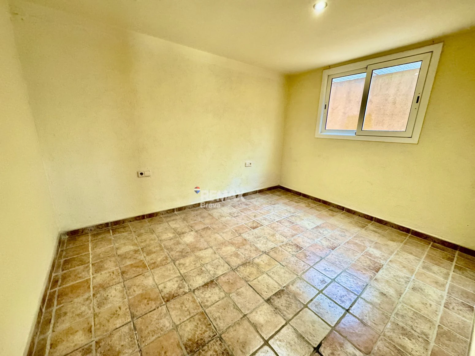 Exclusiva villa con piscina y vistas al golf a 15 minutos de Girona