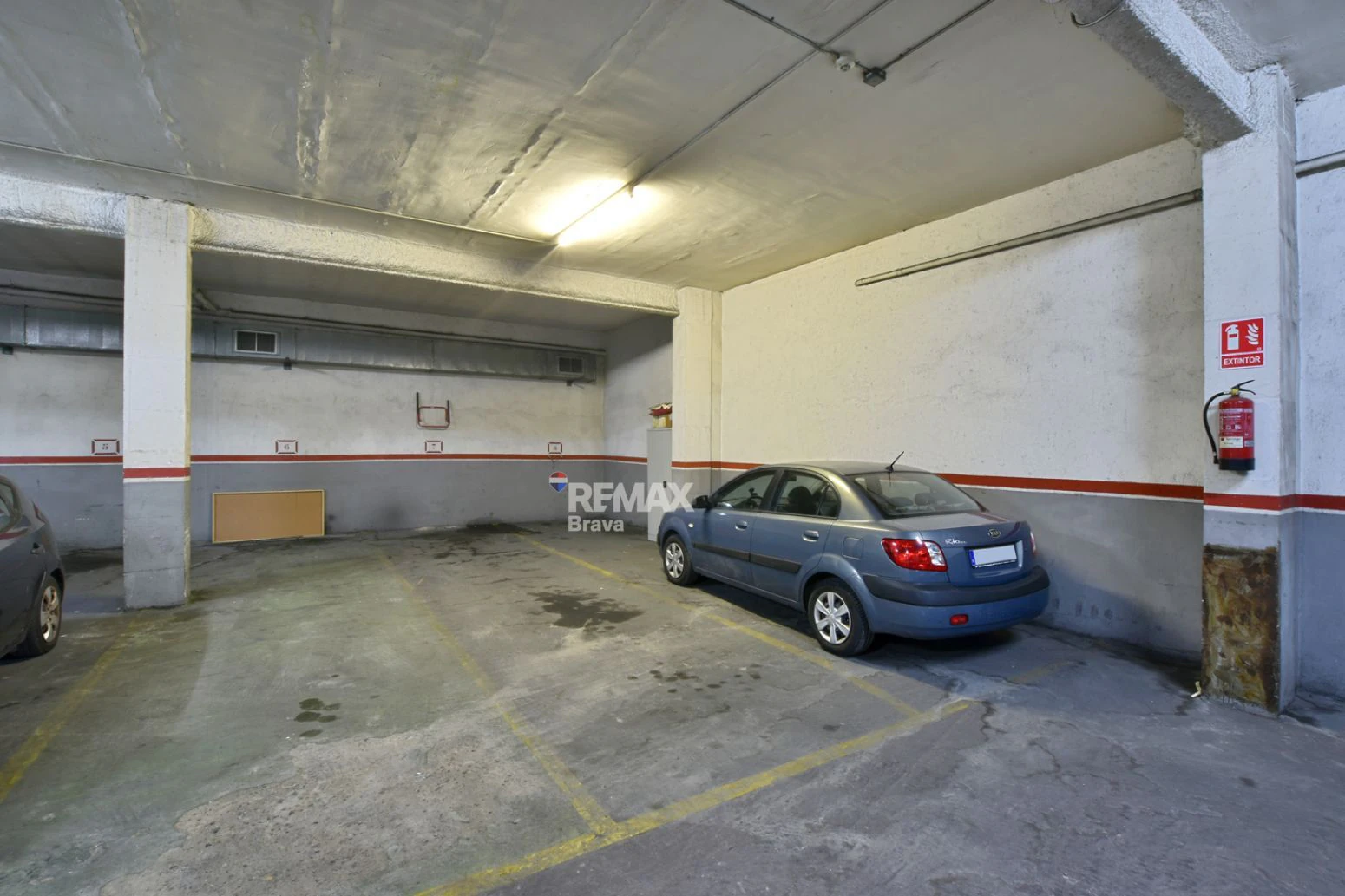 Plaza de parking en La Gavarra, Cornellà de Llobregat – Comodidad y excelente ubicación