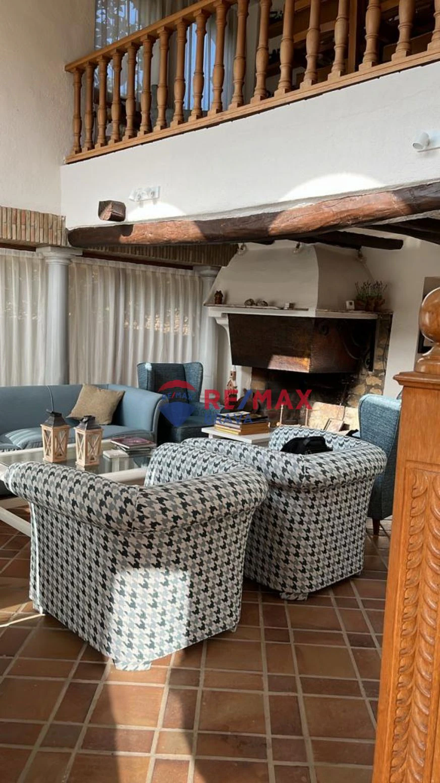 Casa de diseño antiguo en el centro del Pla de l´Estany