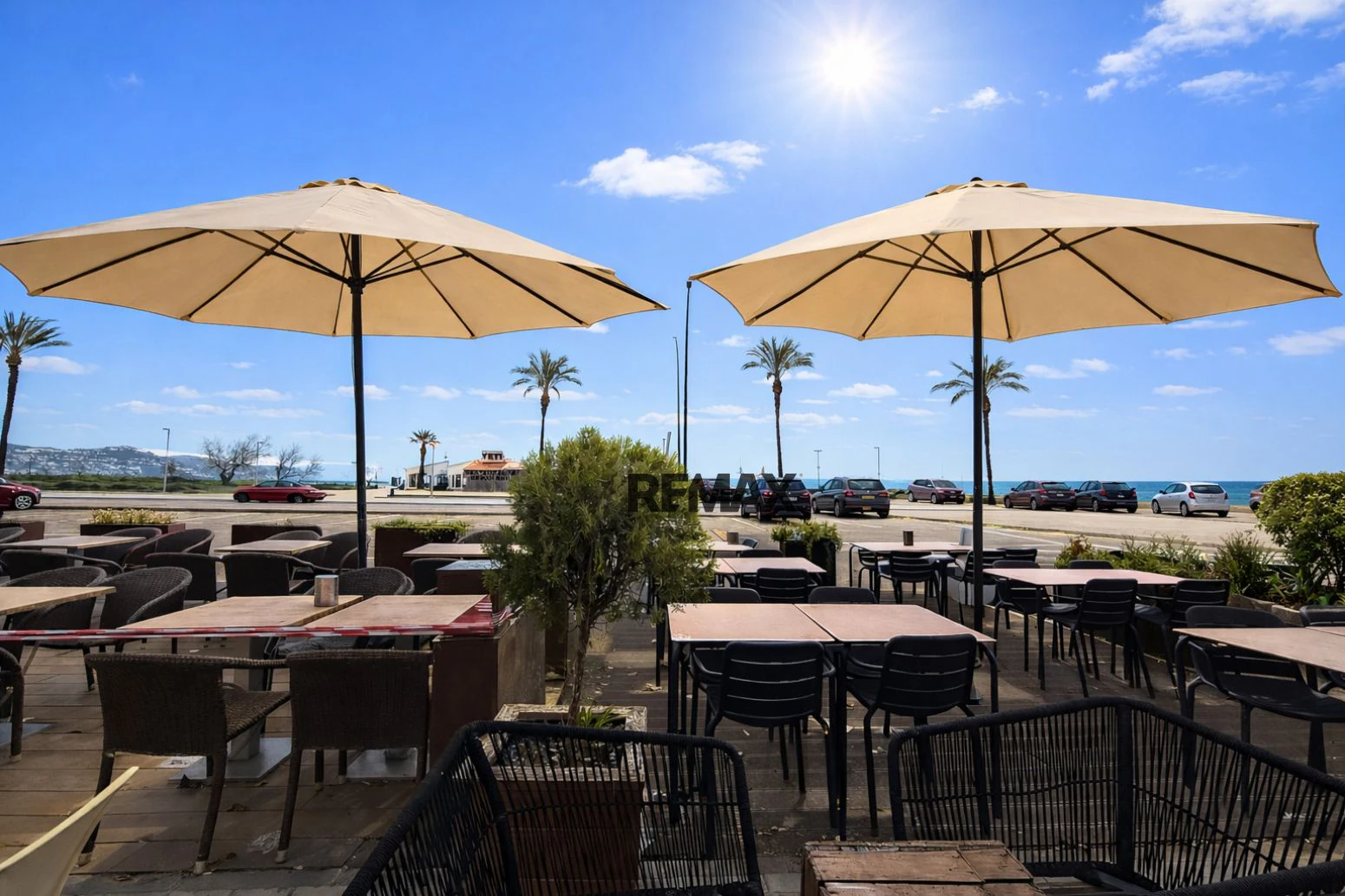 Restaurante Bar en traspaso en Empuriabrava en primera línea del mar