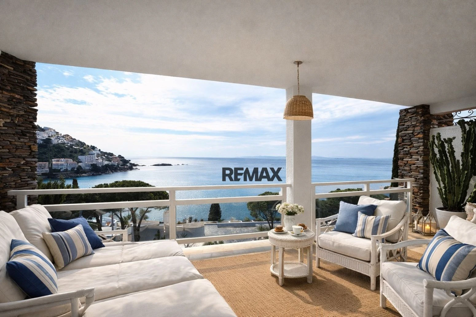 Magnífico apartamento con vistas al Mediterráneo, terraza y parking junto a la playa de Canyelles