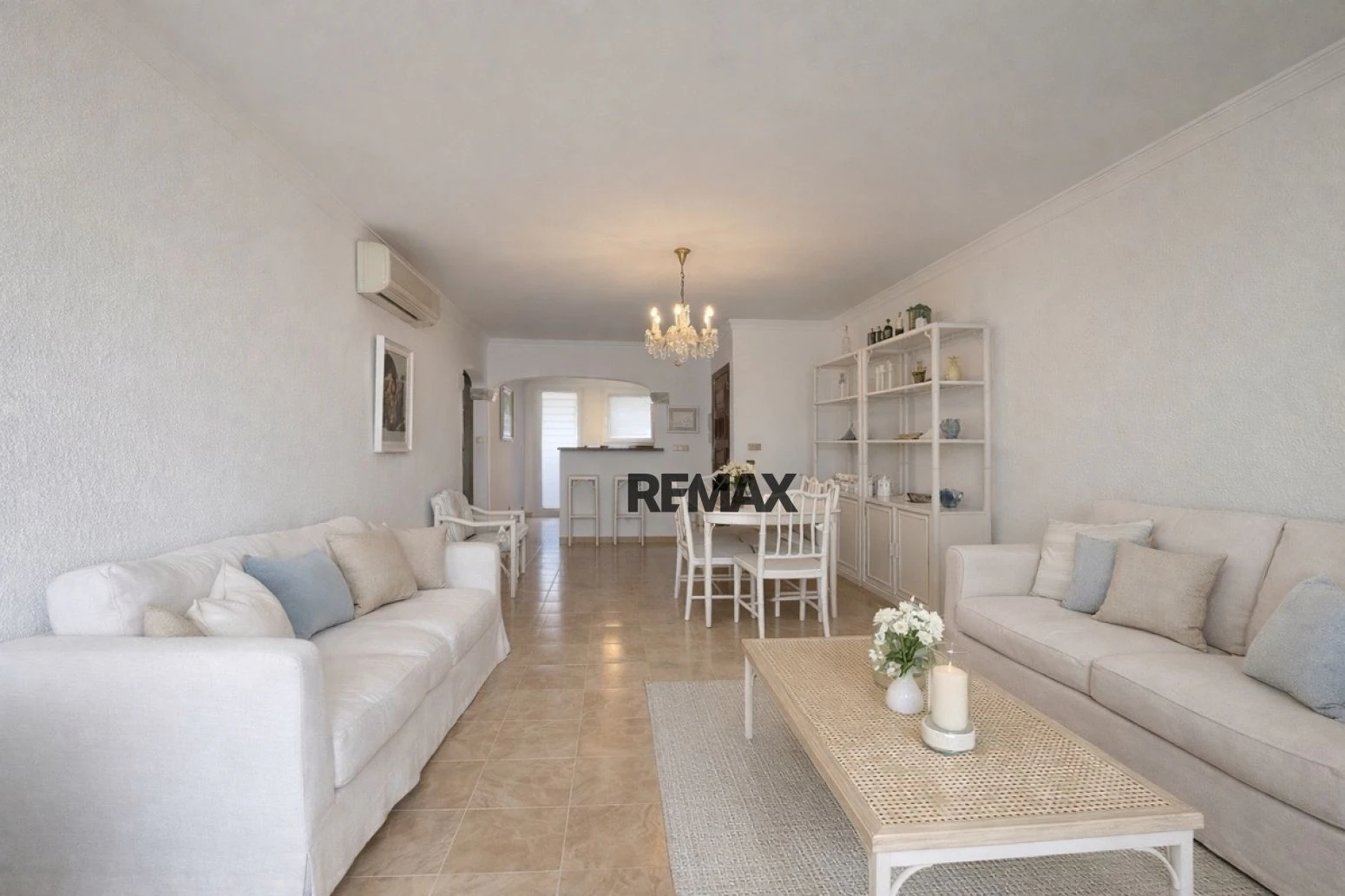 Magnífico apartamento con vistas al Mediterráneo, terraza y parking junto a la playa de Canyelles