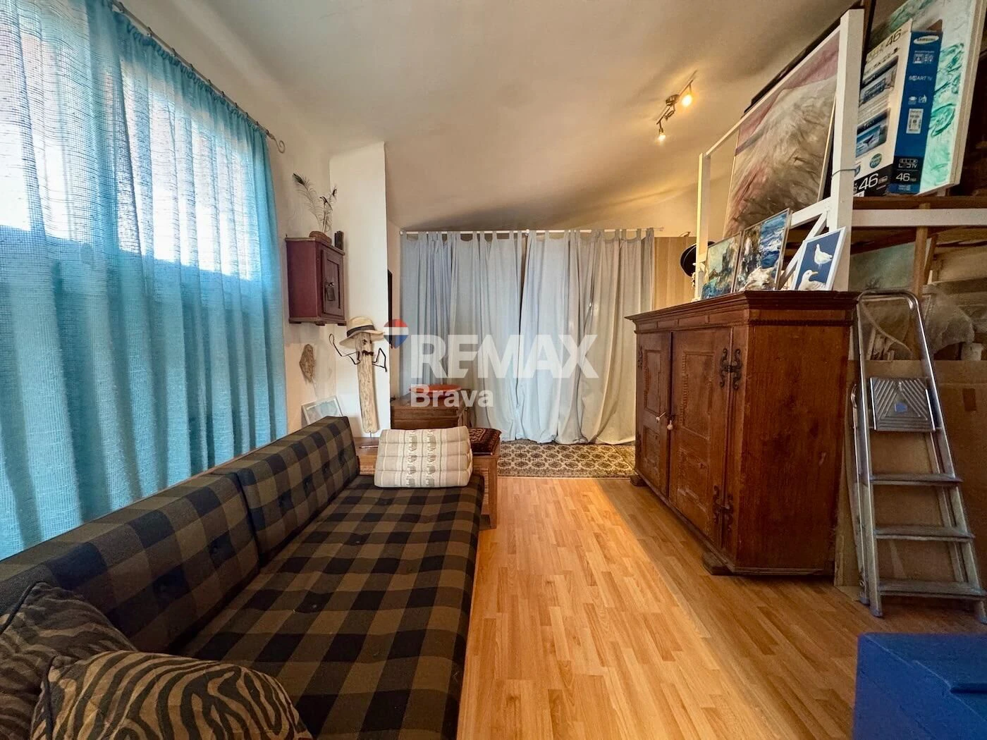 Fantastica villa en Roses con vistas al mar y Castillo de la Trinidad, piscina privada y garaje.