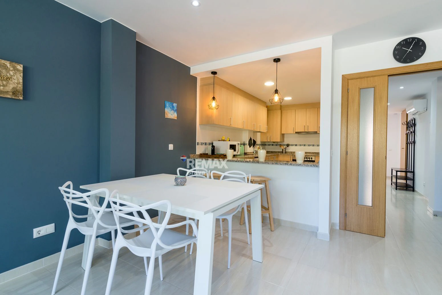 Luminoso apartamento con licencia turística, gran terraza y parking a pocos metros de la playa de Roses