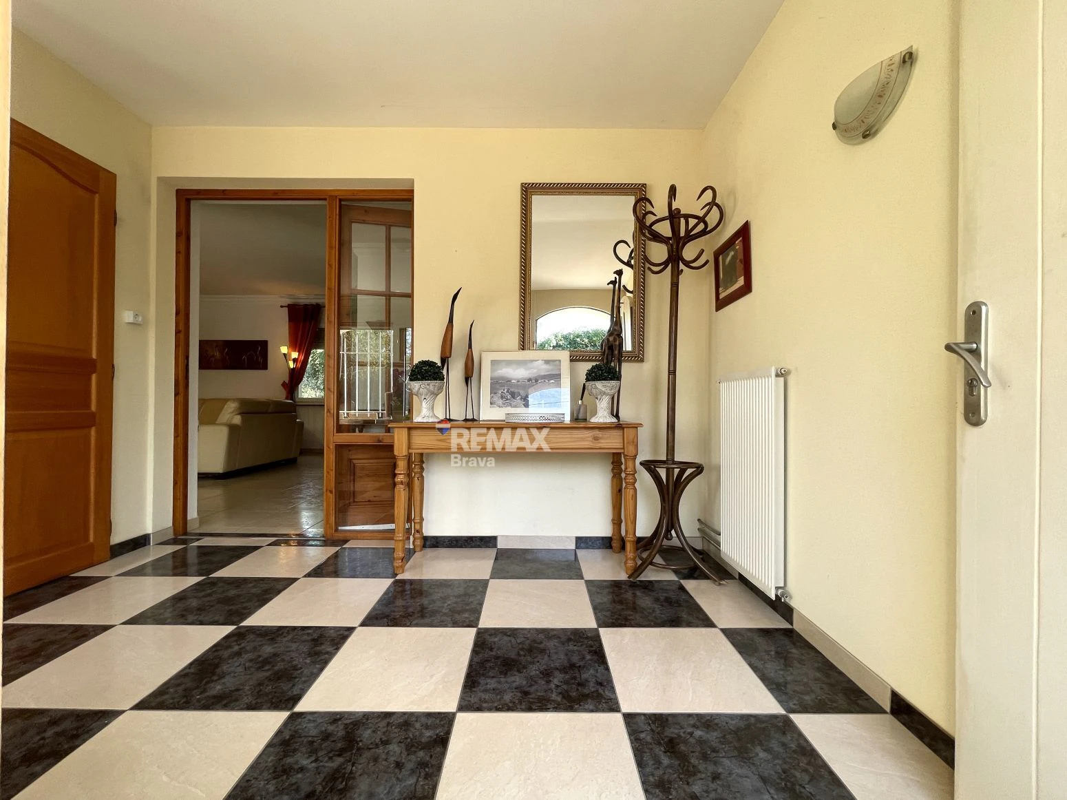Villa de planta baja con piscina privada y gran rentabilidad en Roses