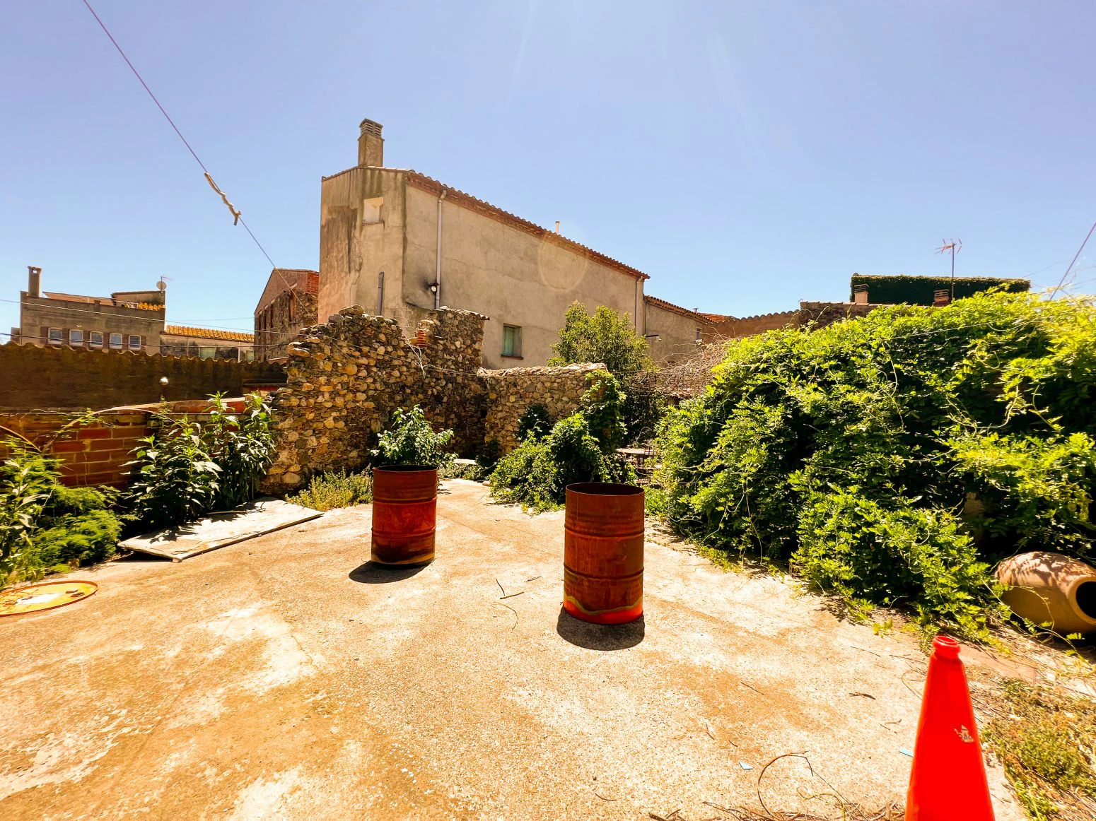 Histórica casa con terreno anexo en Mollet de Peralada con
