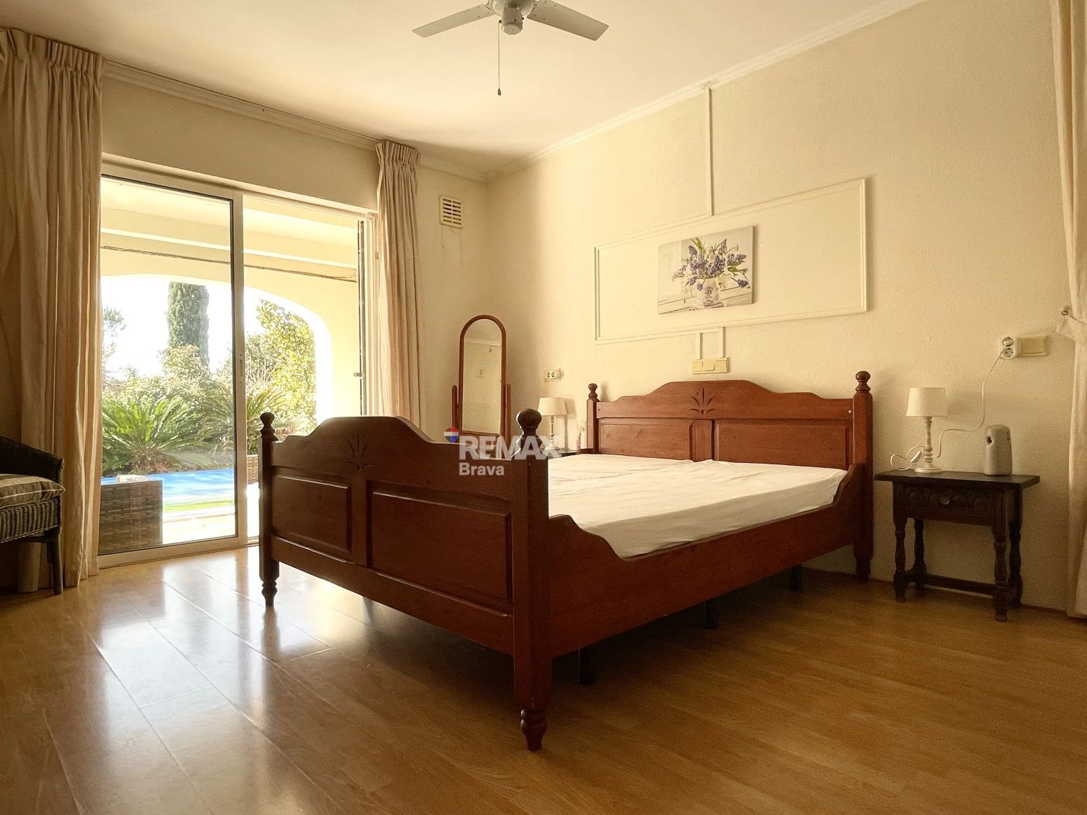 Villa de planta baja con piscina privada y gran rentabilidad en Roses