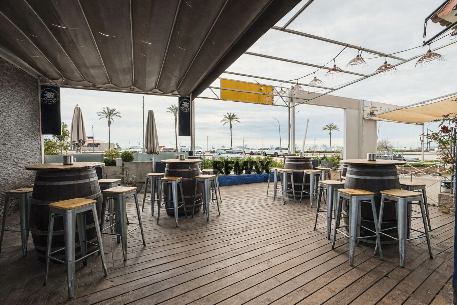 Restaurante Bar en traspaso en Empuriabrava en primera línea del mar