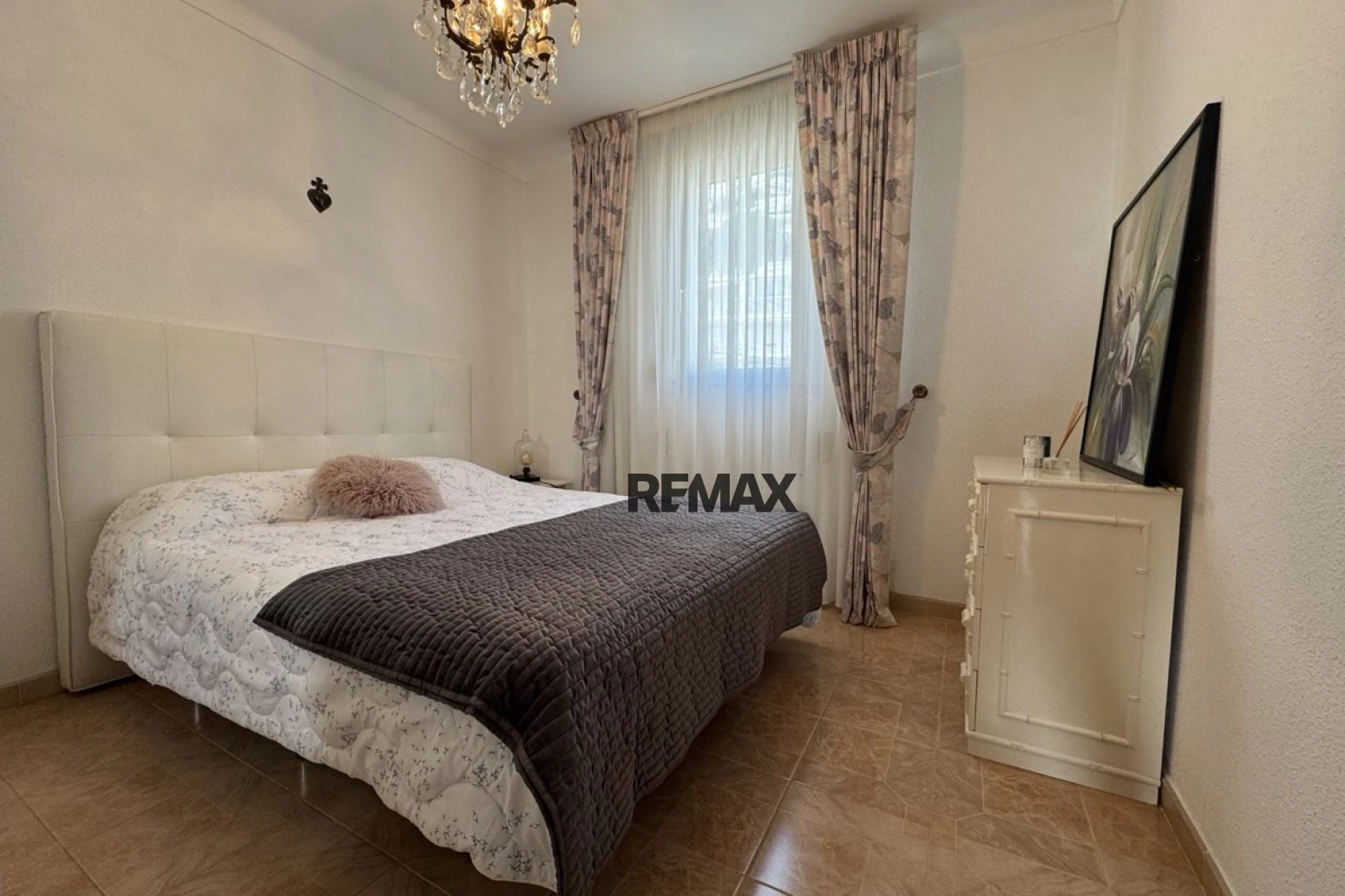 Magnífico apartamento con vistas al Mediterráneo, terraza y parking junto a la playa de Canyelles