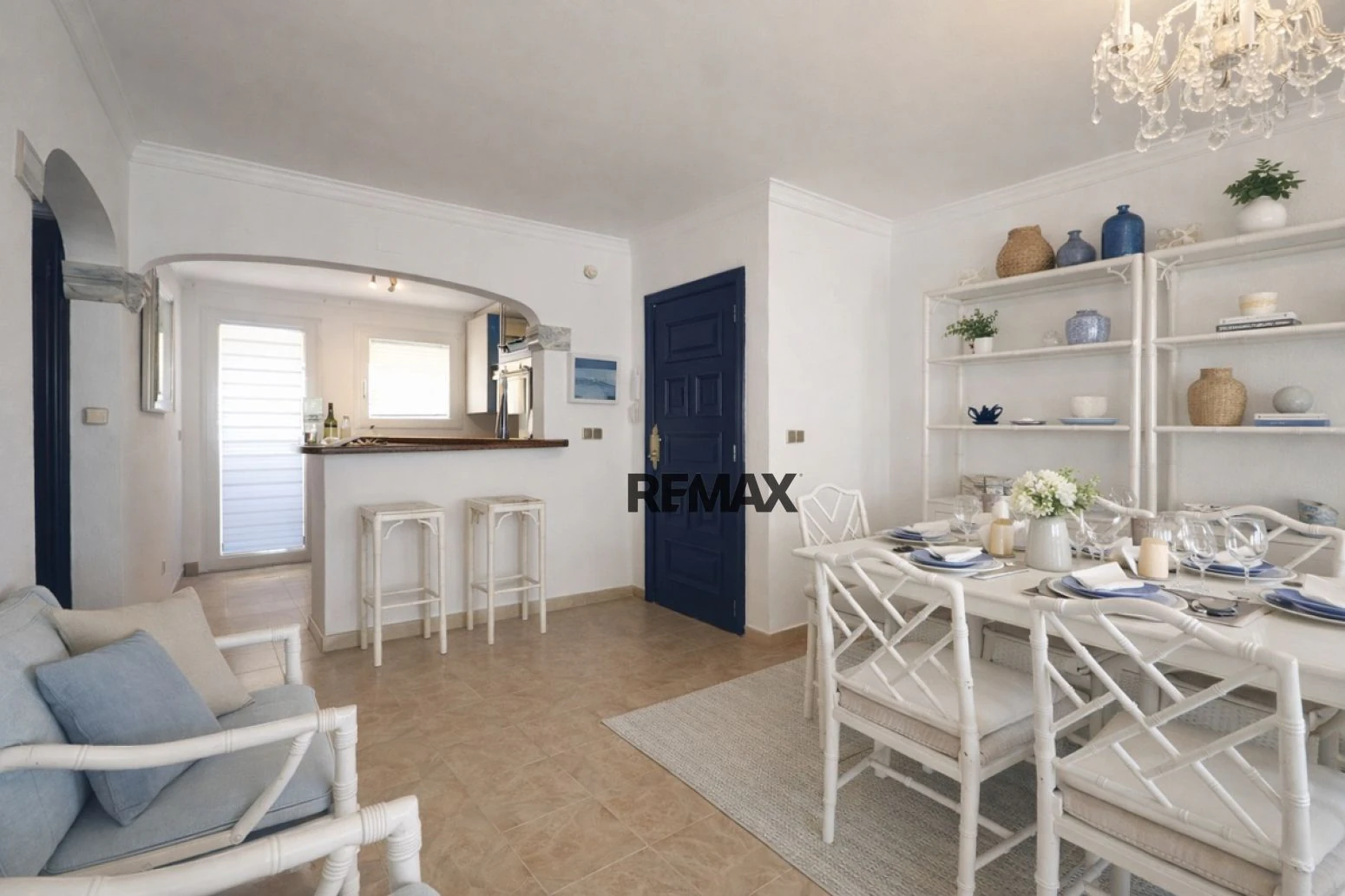 Magnífico apartamento con vistas al Mediterráneo, terraza y parking junto a la playa de Canyelles