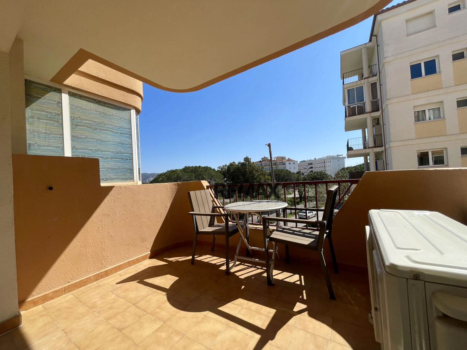 Apartamento con terraza y ascensor a pocos minutos de la playa en Santa Margarita – Roses