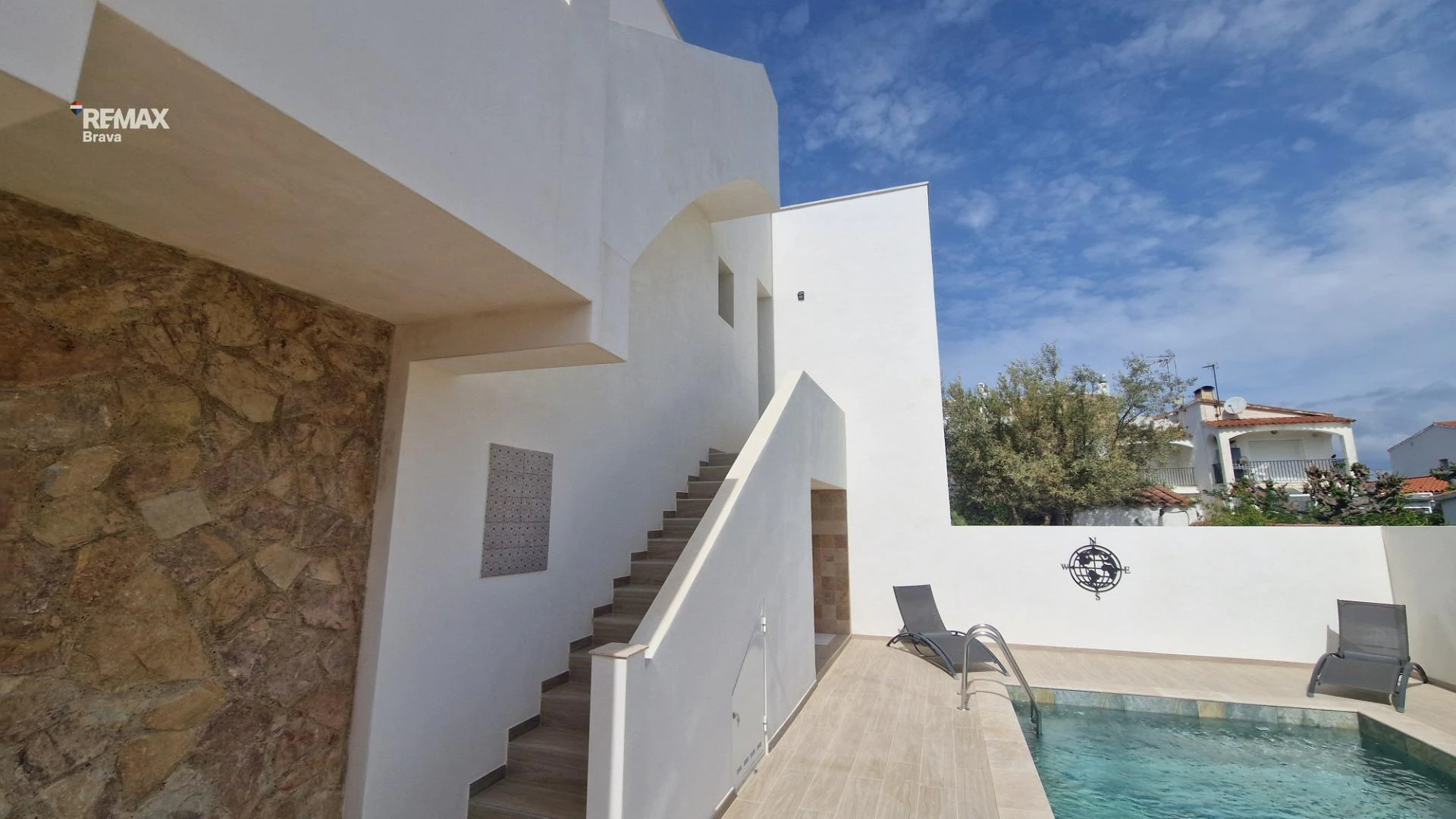 Apartamento con jardín y piscina propios en Empuriabrava