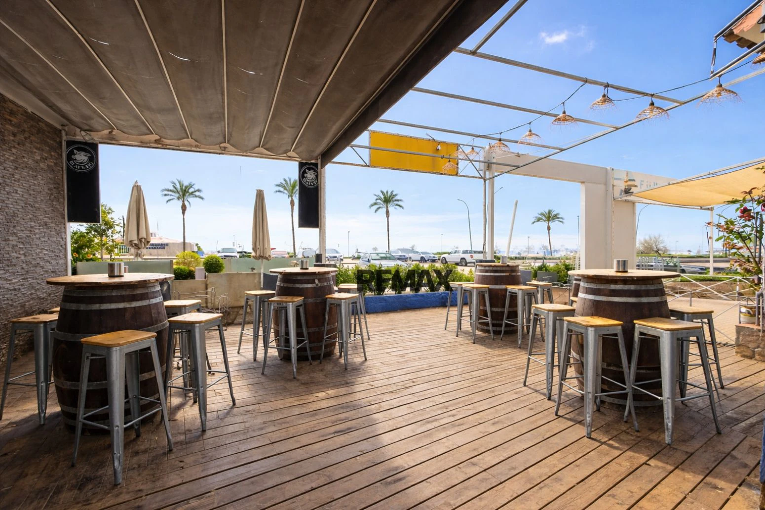 Restaurante Bar en traspaso en Empuriabrava en primera línea del mar
