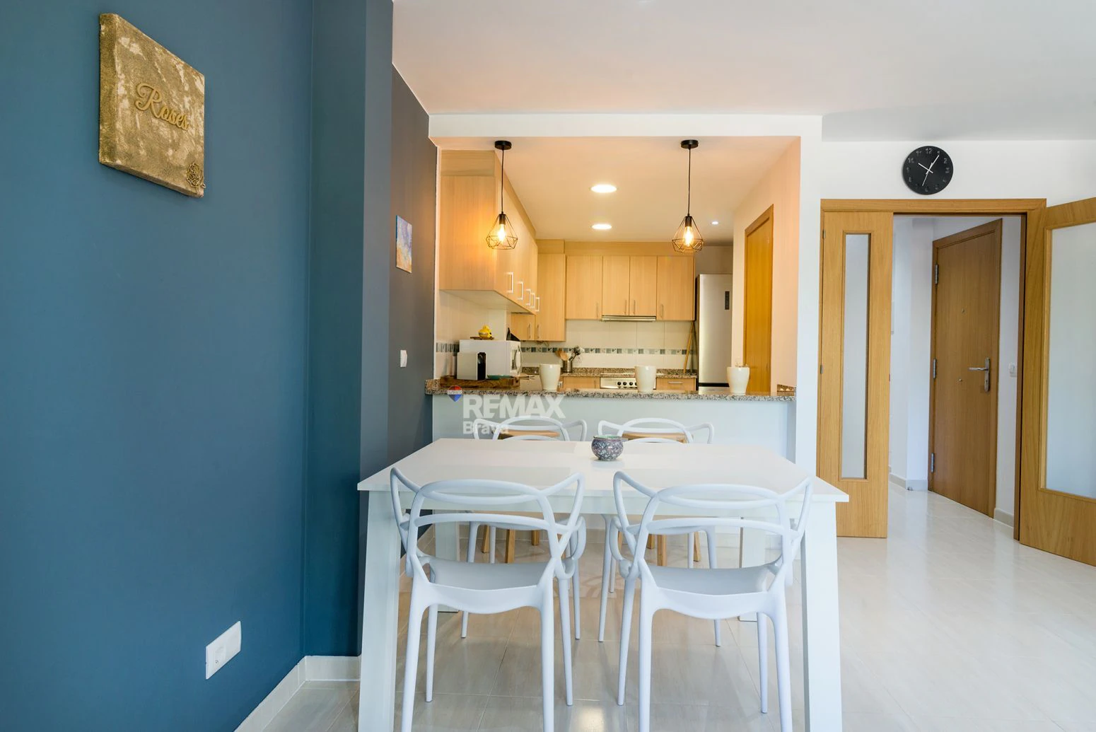 Luminoso apartamento con licencia turística, gran terraza y parking a pocos metros de la playa de Roses