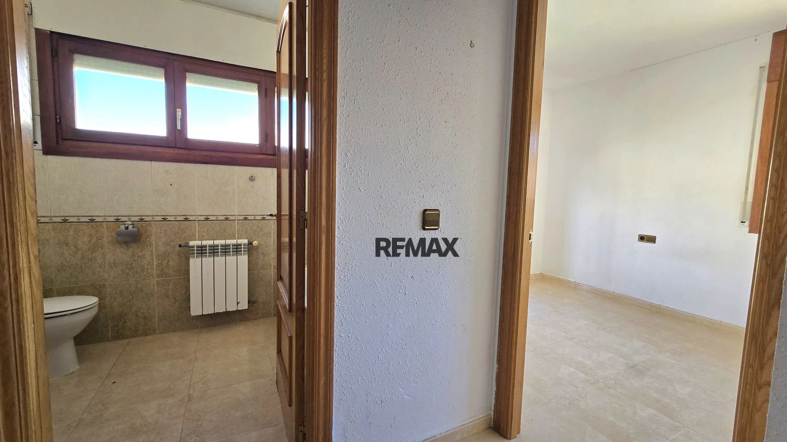 Casa pareada en Olot con 3 habitaciones, garaje y jardín