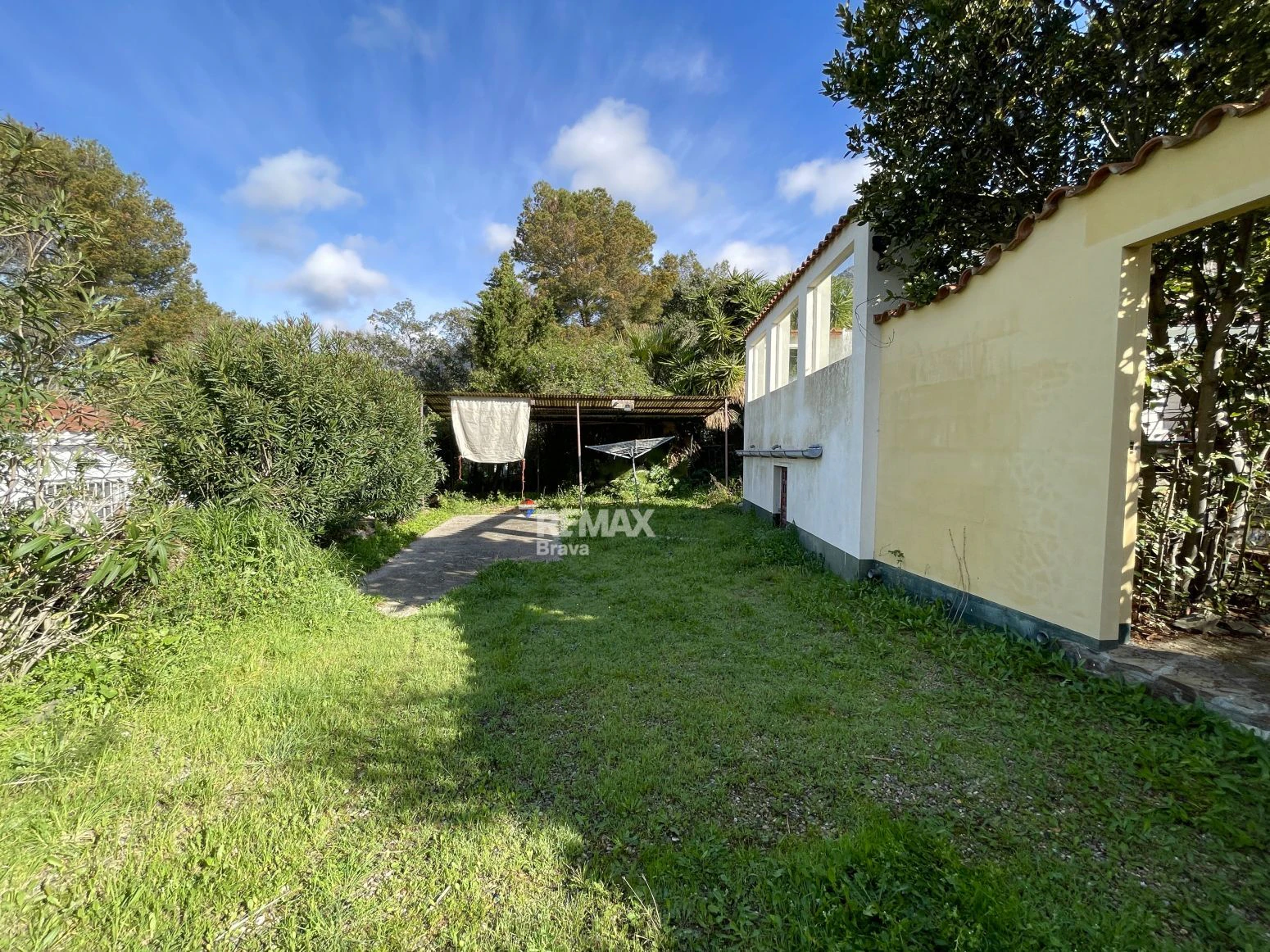 Villa de planta baja con piscina privada y gran rentabilidad en Roses