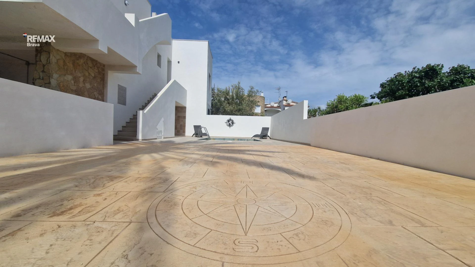 Apartamento con jardín y piscina propios en Empuriabrava