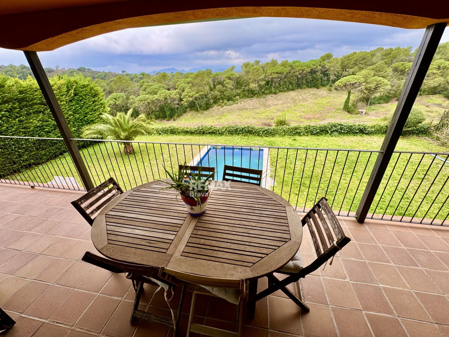 Exclusiva villa con piscina y vistas al golf a 15 minutos de Girona
