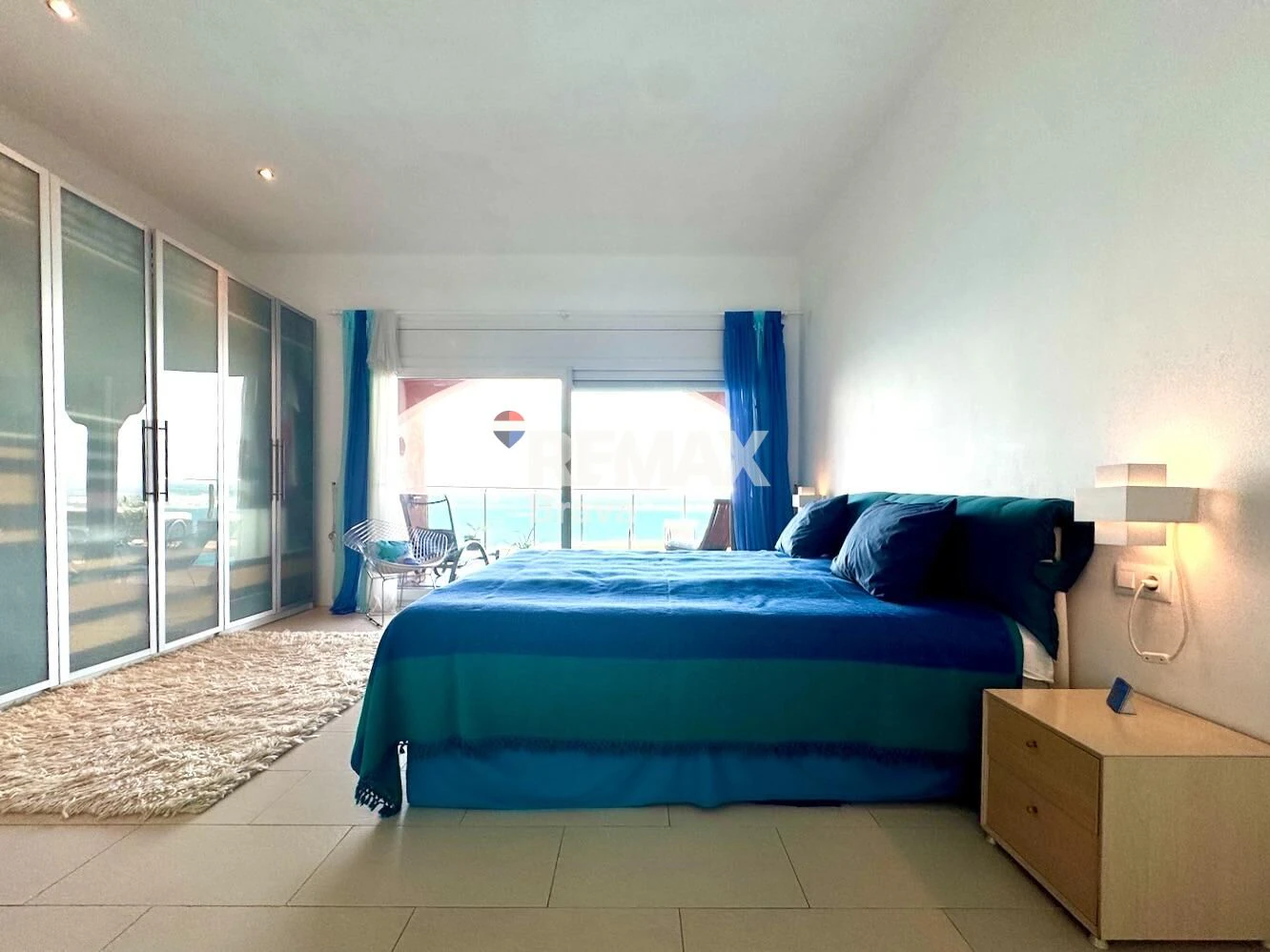 Fantastica villa en Roses con vistas al mar y Castillo de la Trinidad, piscina privada y garaje.