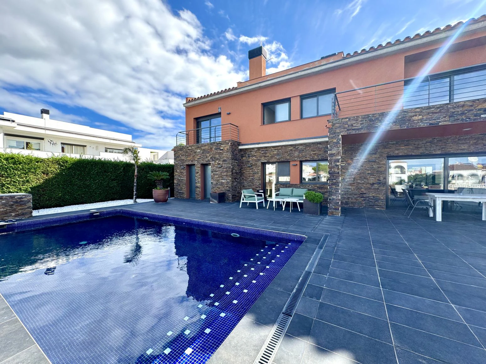 Villa al canal con 20 metros de amarre para catamaran