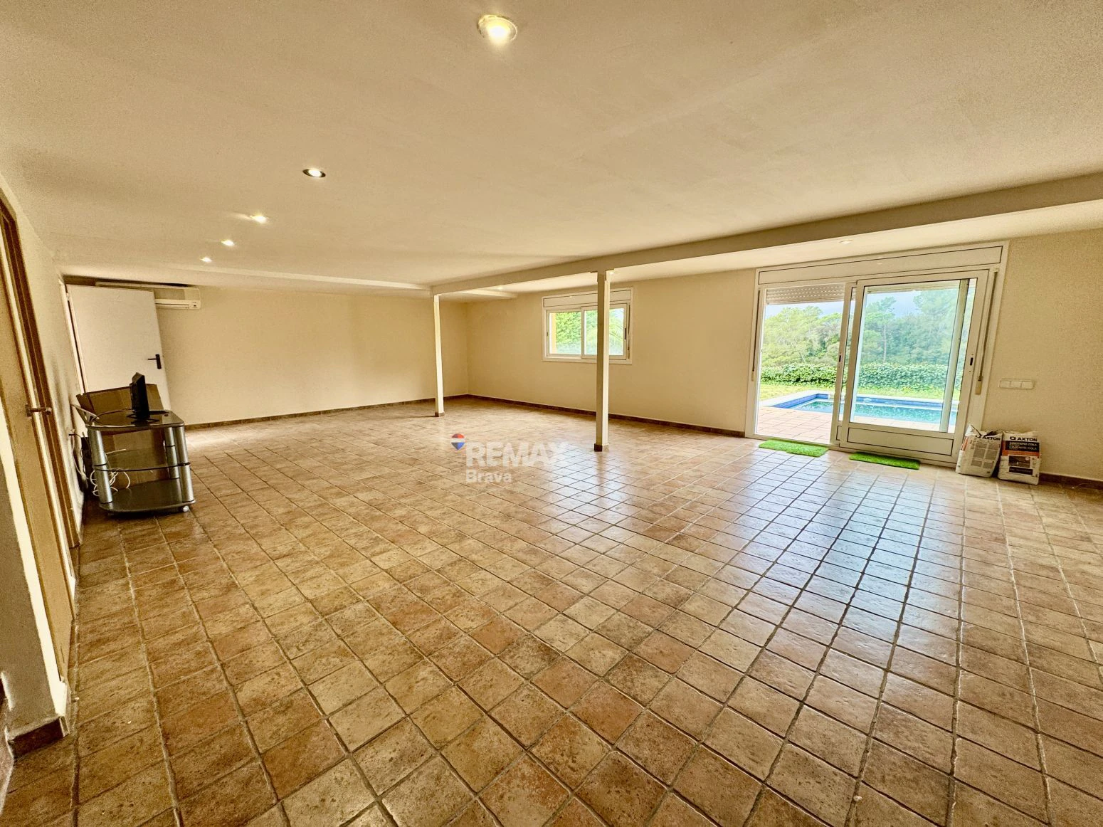 Exclusiva villa con piscina y vistas al golf a 15 minutos de Girona