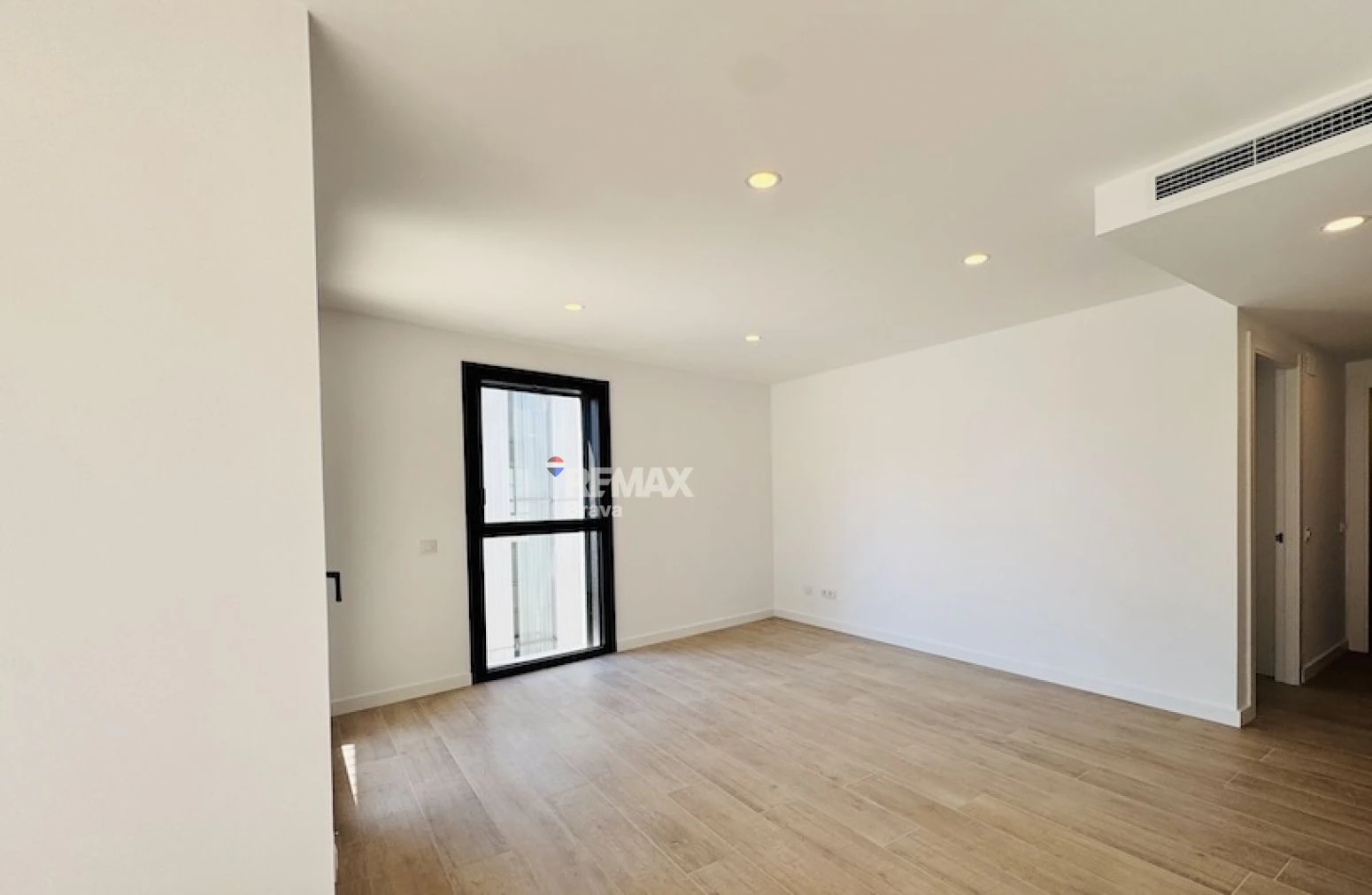 Apartamento en el Centro de Roses con Vistas al Mar y a Pasos de la Playa