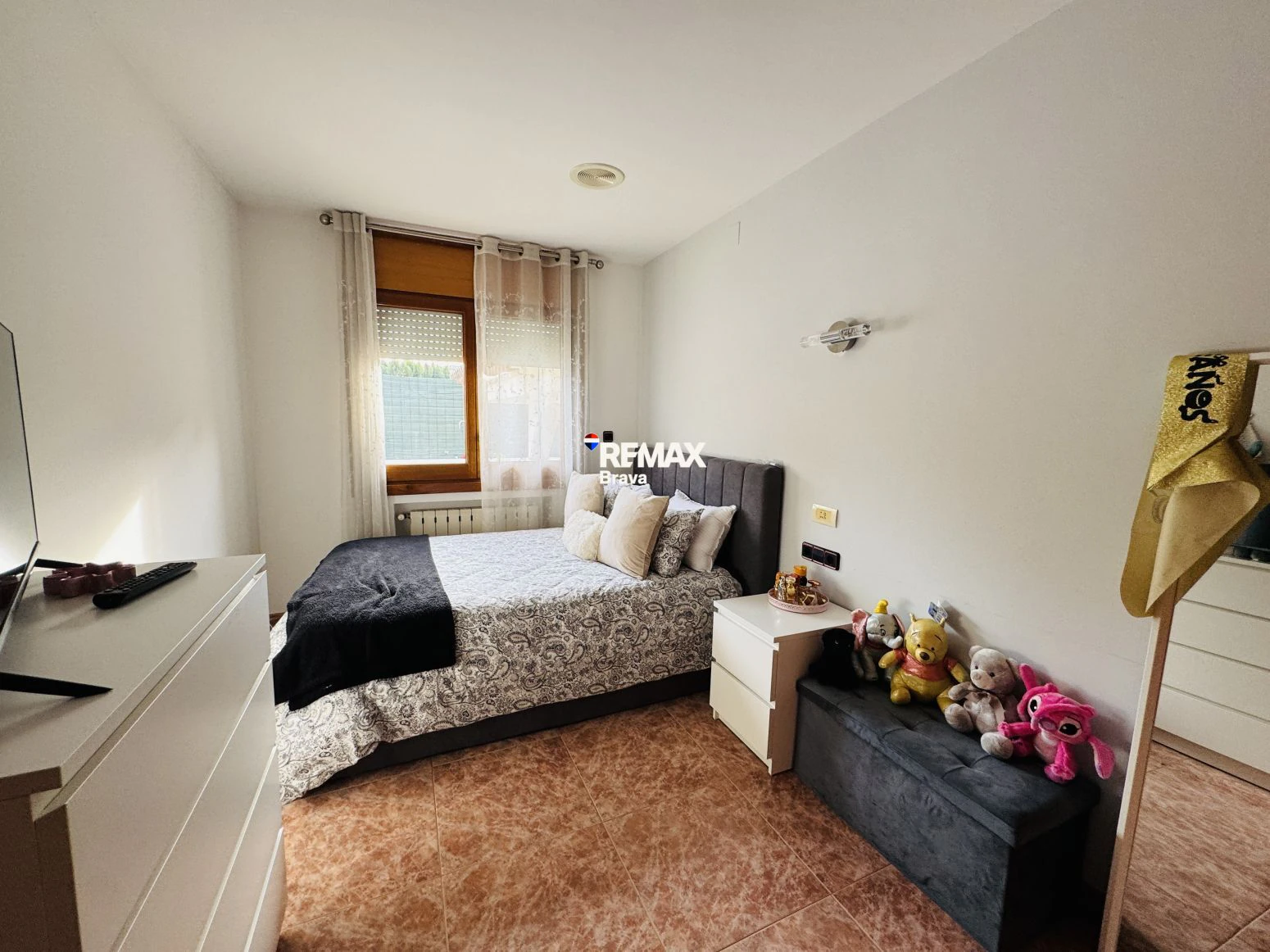 Exclusiva Casa Independiente en Montilivi: Privacidad, Luz y Elegancia en Girona