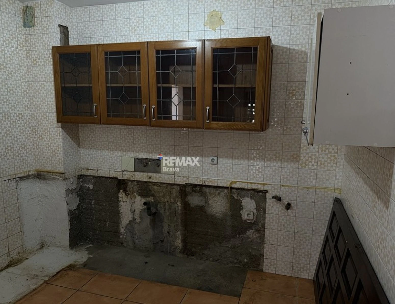 Empuriabrava · Apartamento para reformar con amplia terraza, ideal como inversión y posibilidad de financiación 100%