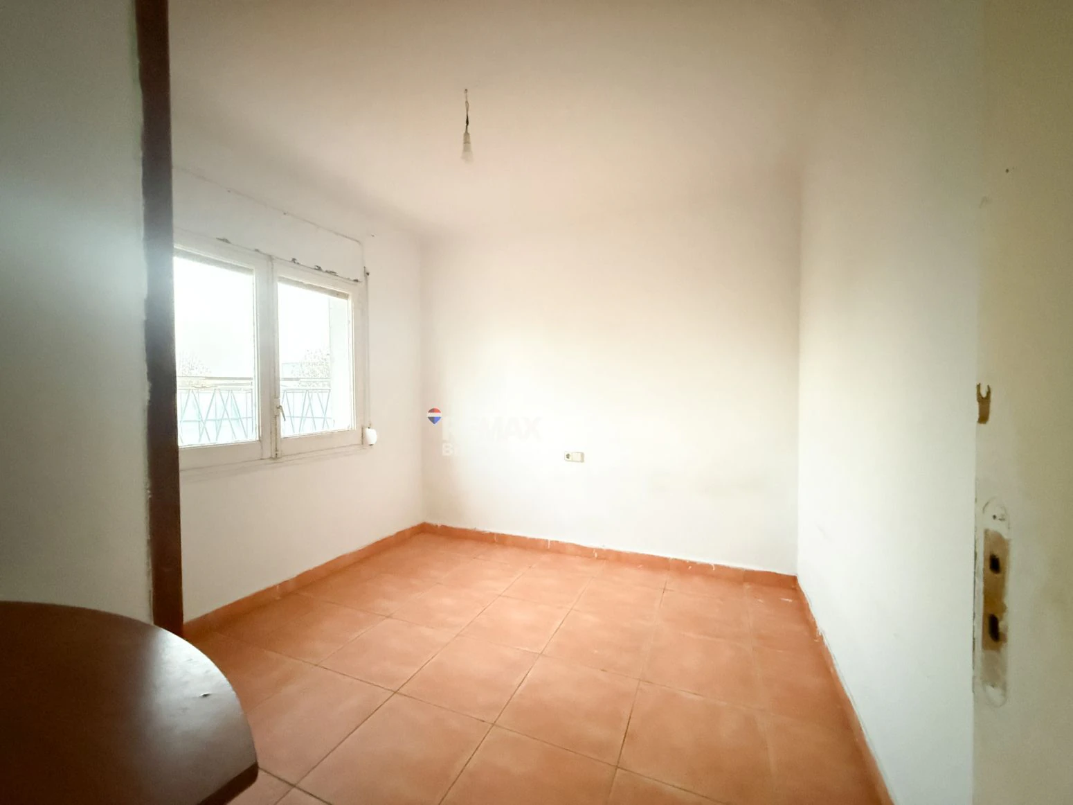 Empuriabrava · Apartamento para reformar con amplia terraza, ideal como inversión y posibilidad de financiación 100%
