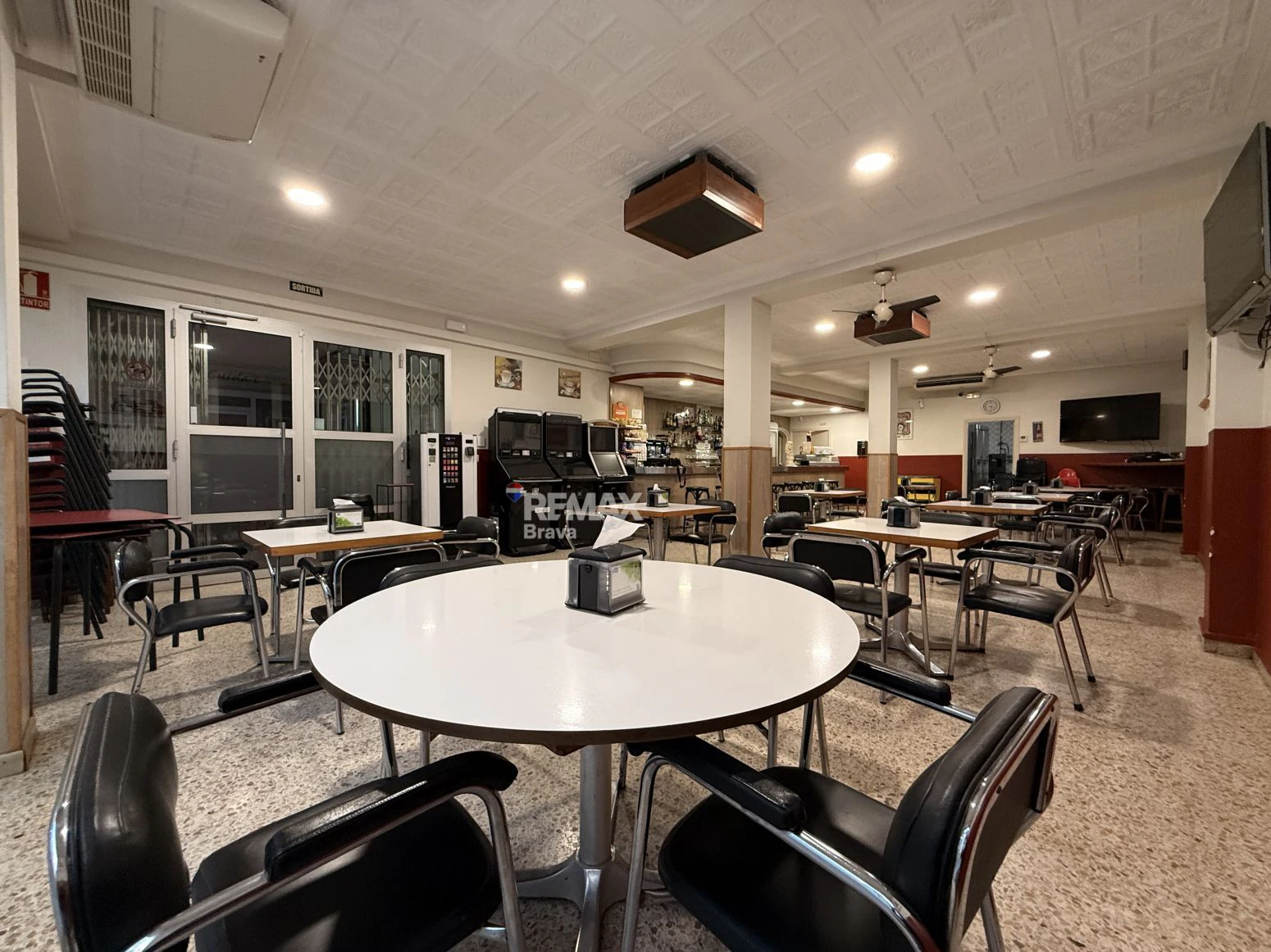 Venta de Bar en Pleno Funcionamiento en La Bisbal d’Empordà