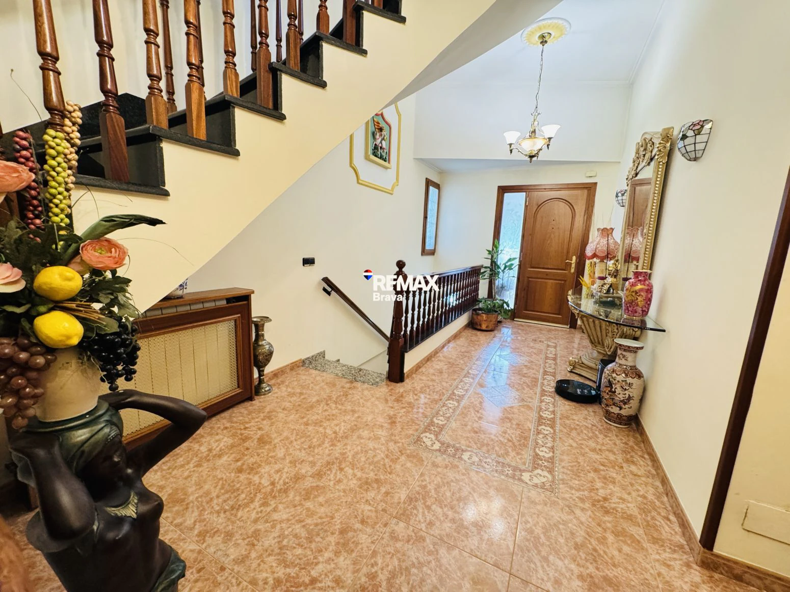 Exclusiva Casa Independiente en Montilivi: Privacidad, Luz y Elegancia en Girona