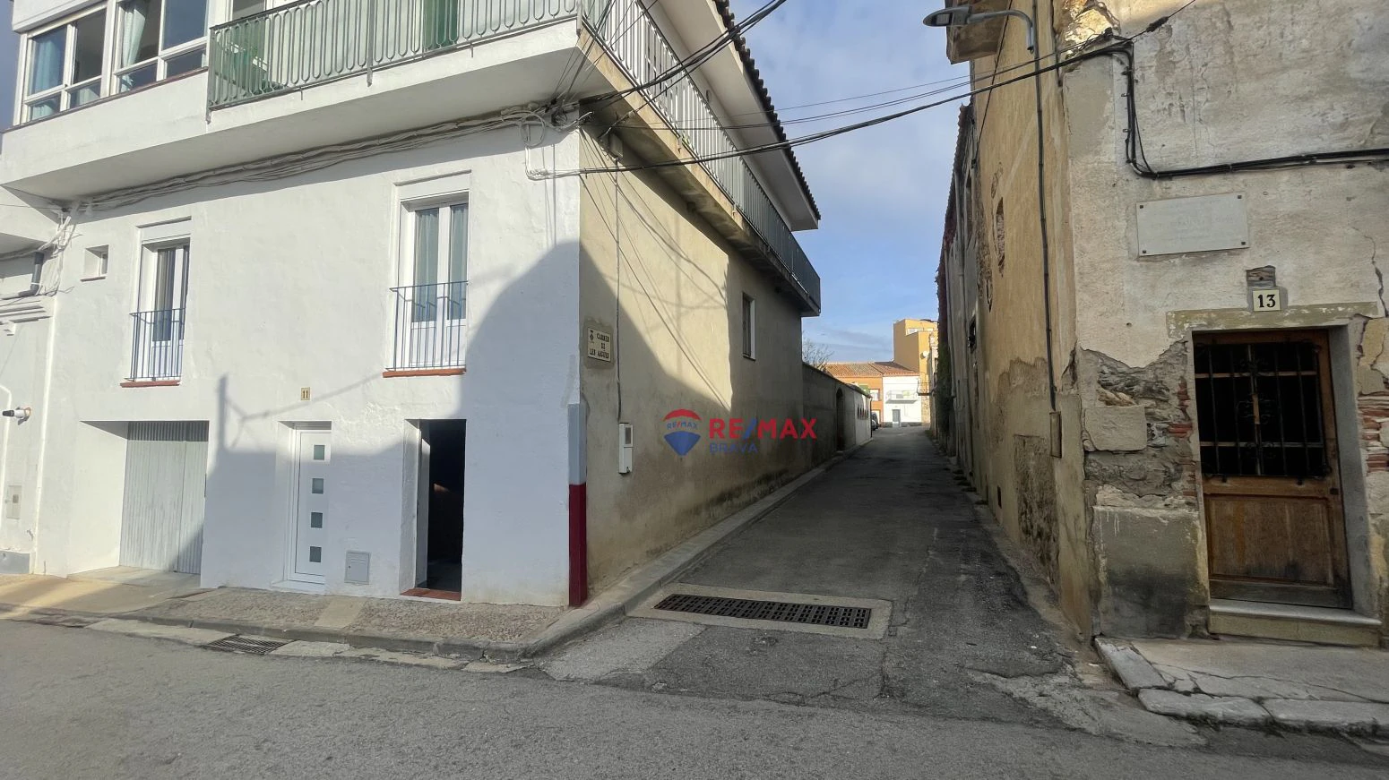Bonita Casa Pareada con Espacios Exteriores en Vilajuïga