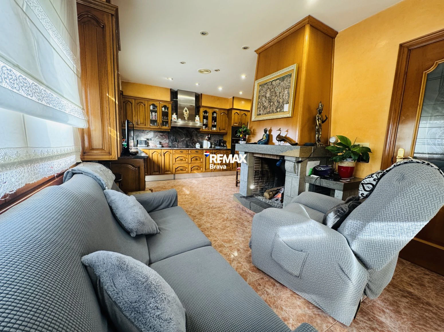 Exclusiva Casa Independiente en Montilivi: Privacidad, Luz y Elegancia en Girona