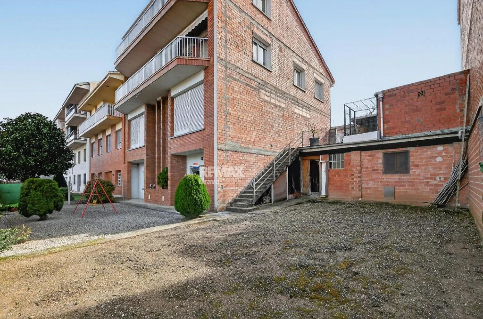 Olot · Amplia casa familiar con garaje-taller, terraza y 4 habitaciones