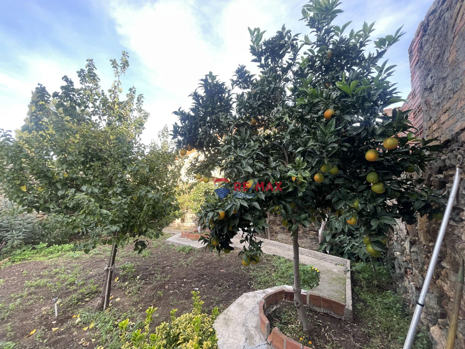 Bonita Casa Pareada con Espacios Exteriores en Vilajuïga