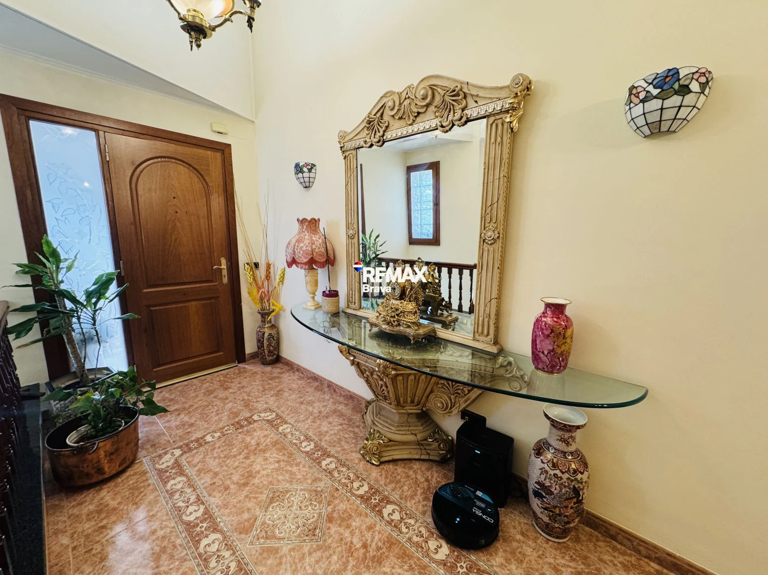 Exclusiva Casa Independiente en Montilivi: Privacidad, Luz y Elegancia en Girona