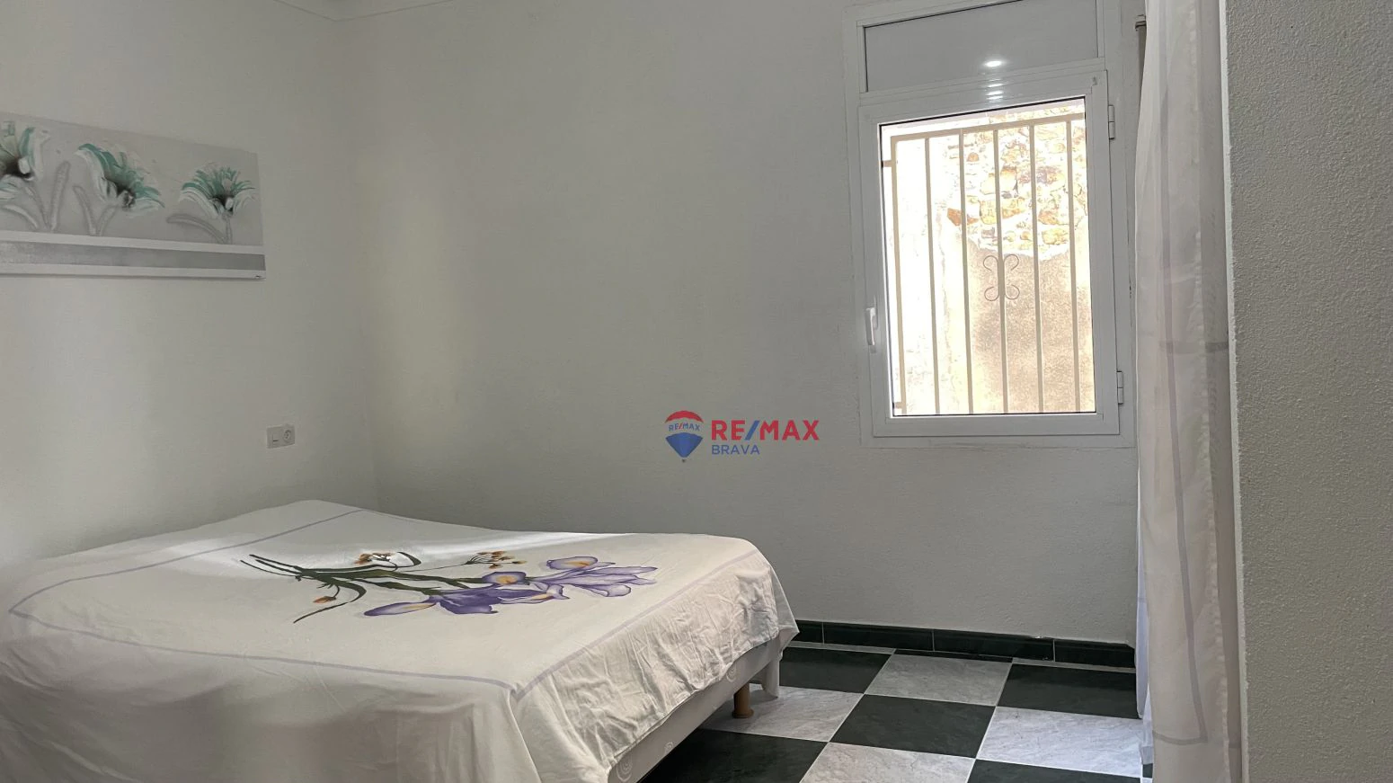 Bonita Casa Pareada con Espacios Exteriores en Vilajuïga