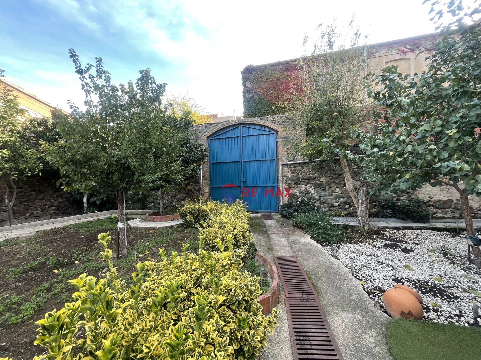 Bonita Casa Pareada con Espacios Exteriores en Vilajuïga